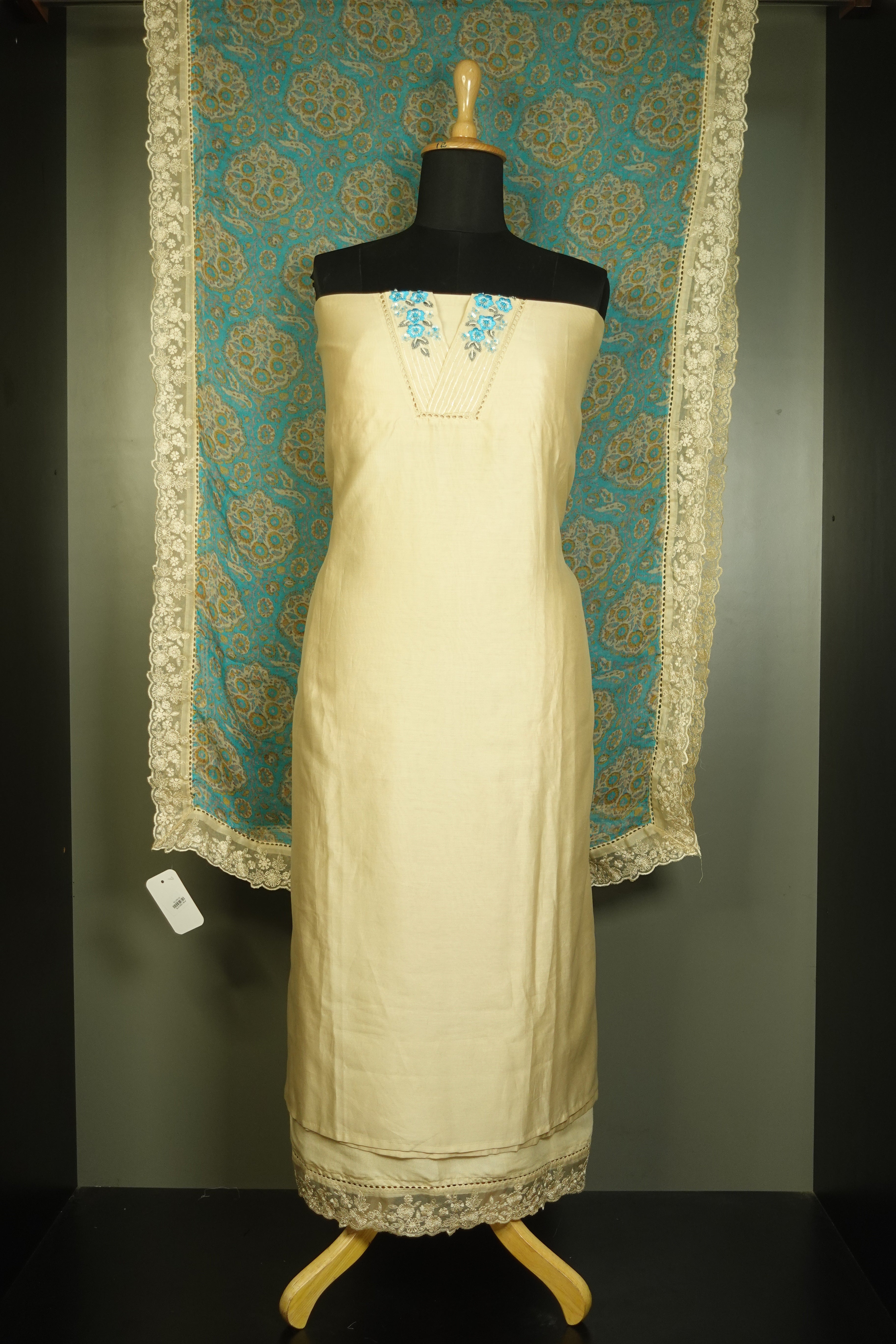 V pattern Hand Embroidery & Thread Work Chanderi Salwar Set | BLD109