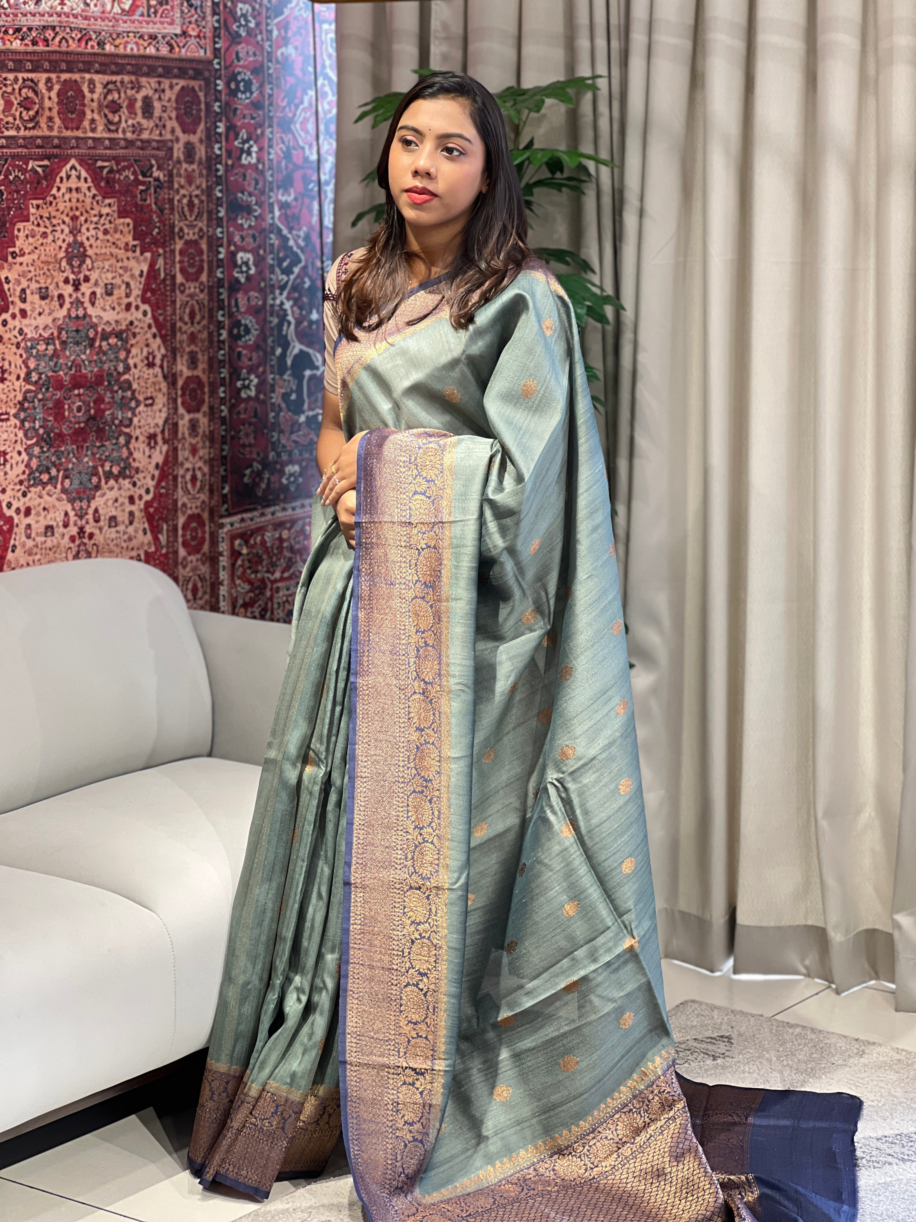 Golden Zari Butta Tussar Banarasi Saree | YNG732