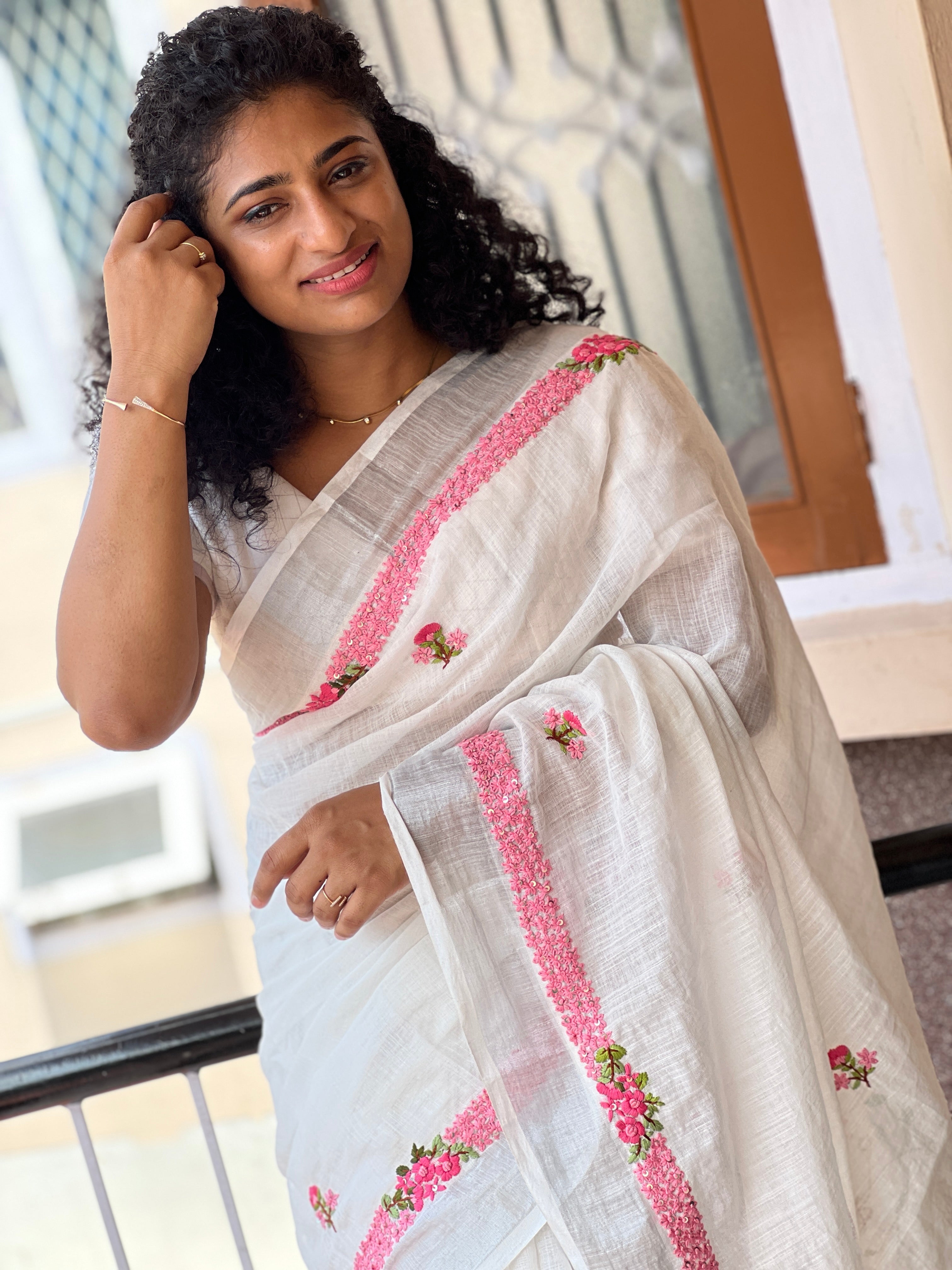 Scattered Embroidery Pattern Linen Saree | RP399