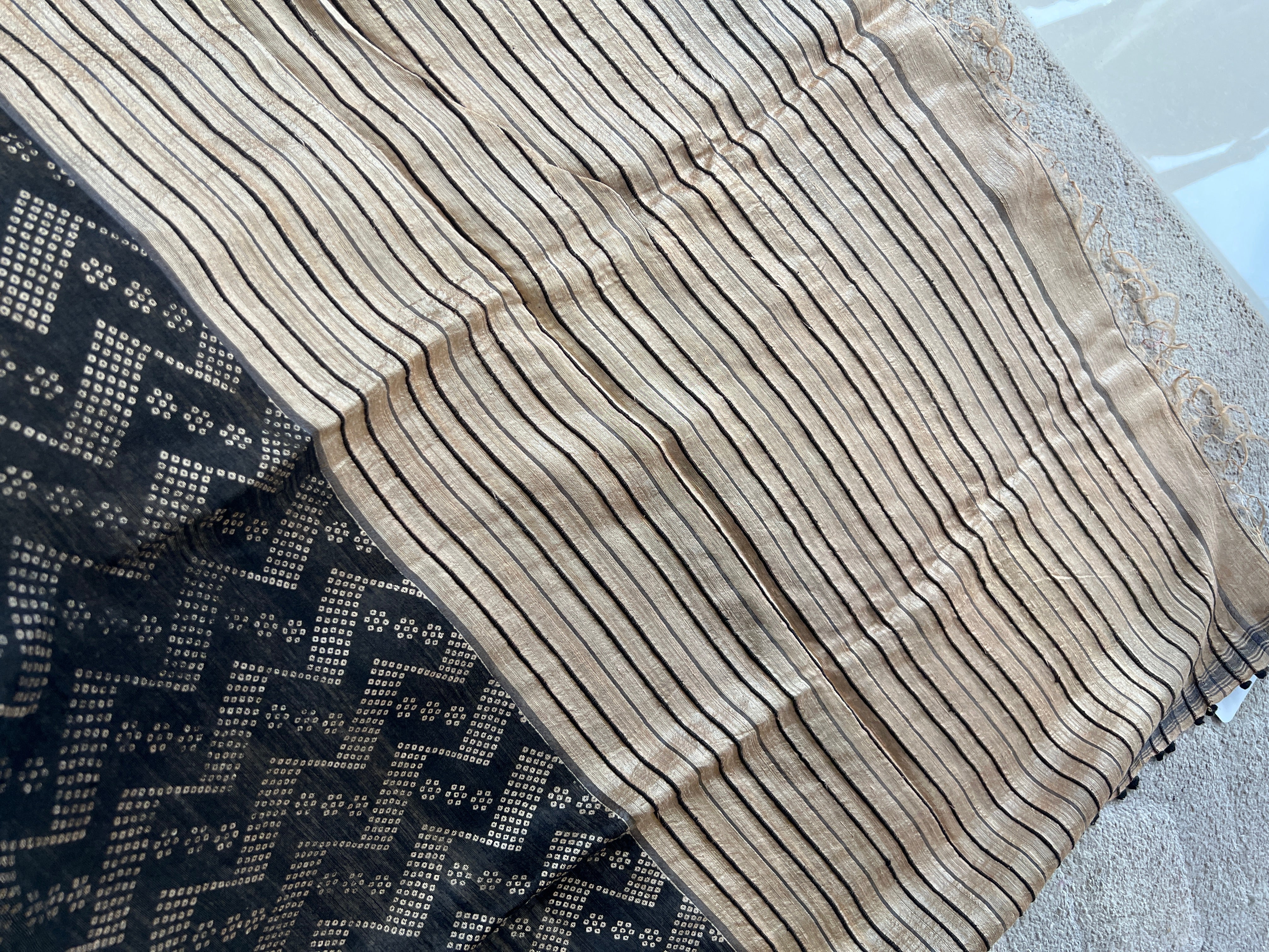 Bhandani Print Patterned Matka Tussar Saree | UVS101