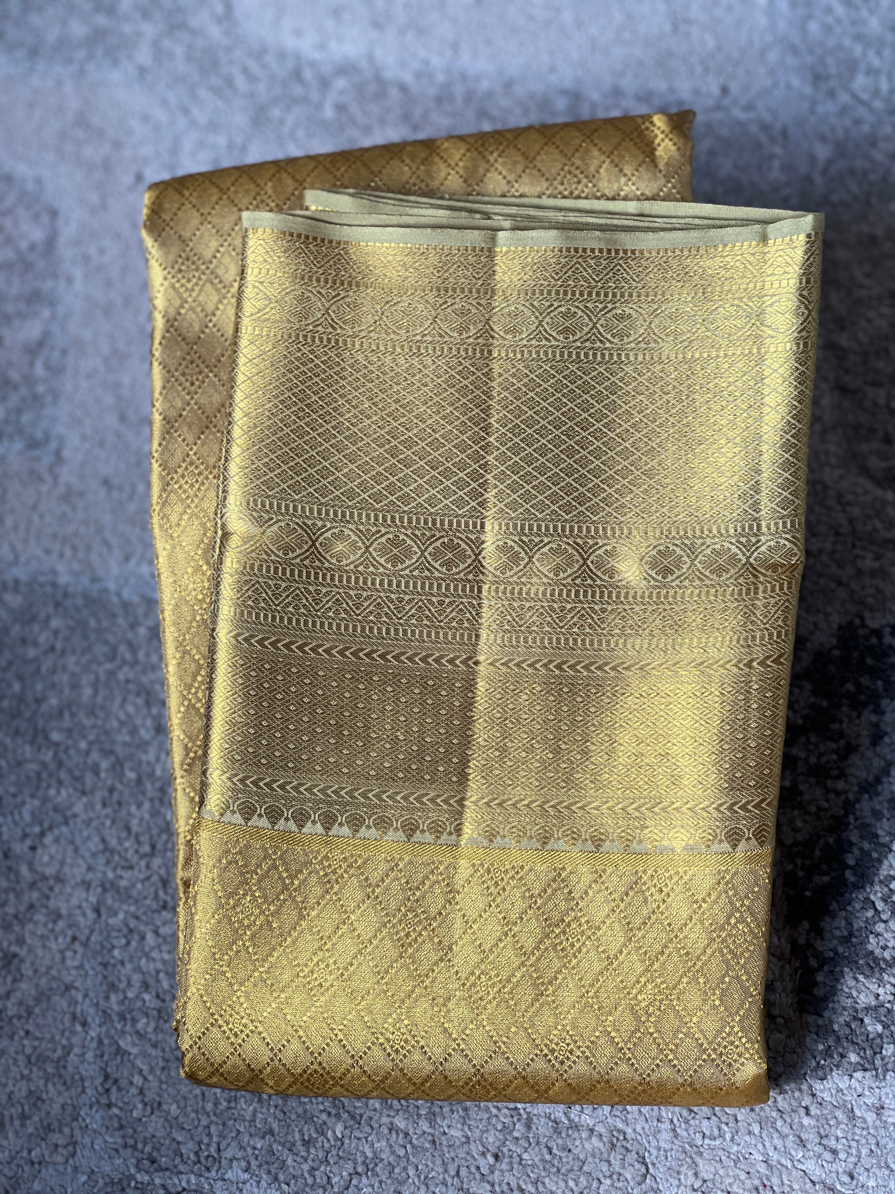 Diamond Weaving Pattern Kanchipuram Saree | OM225