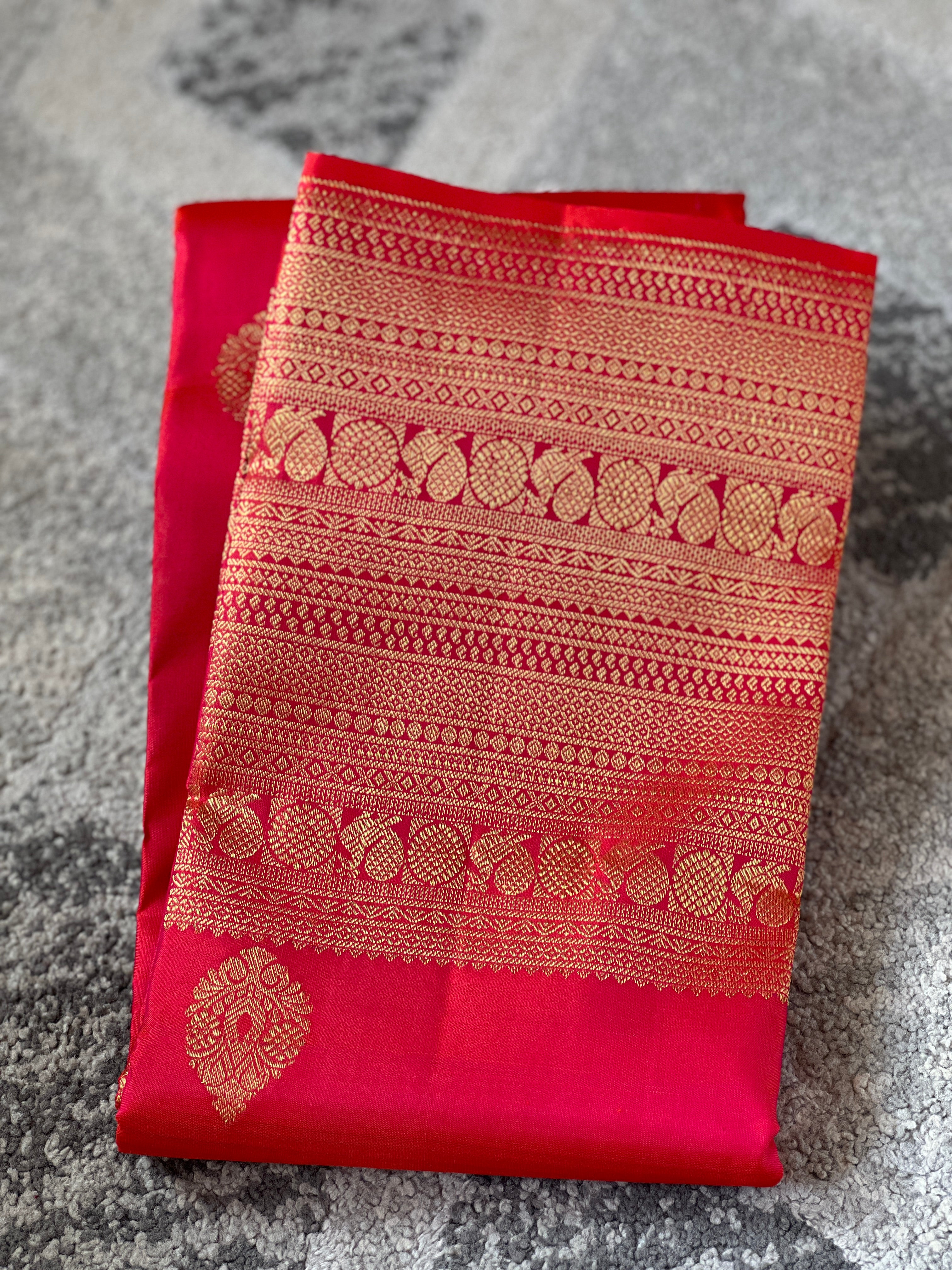 Golden Zari Woven Handloom Kanchipuram Saree | OM215