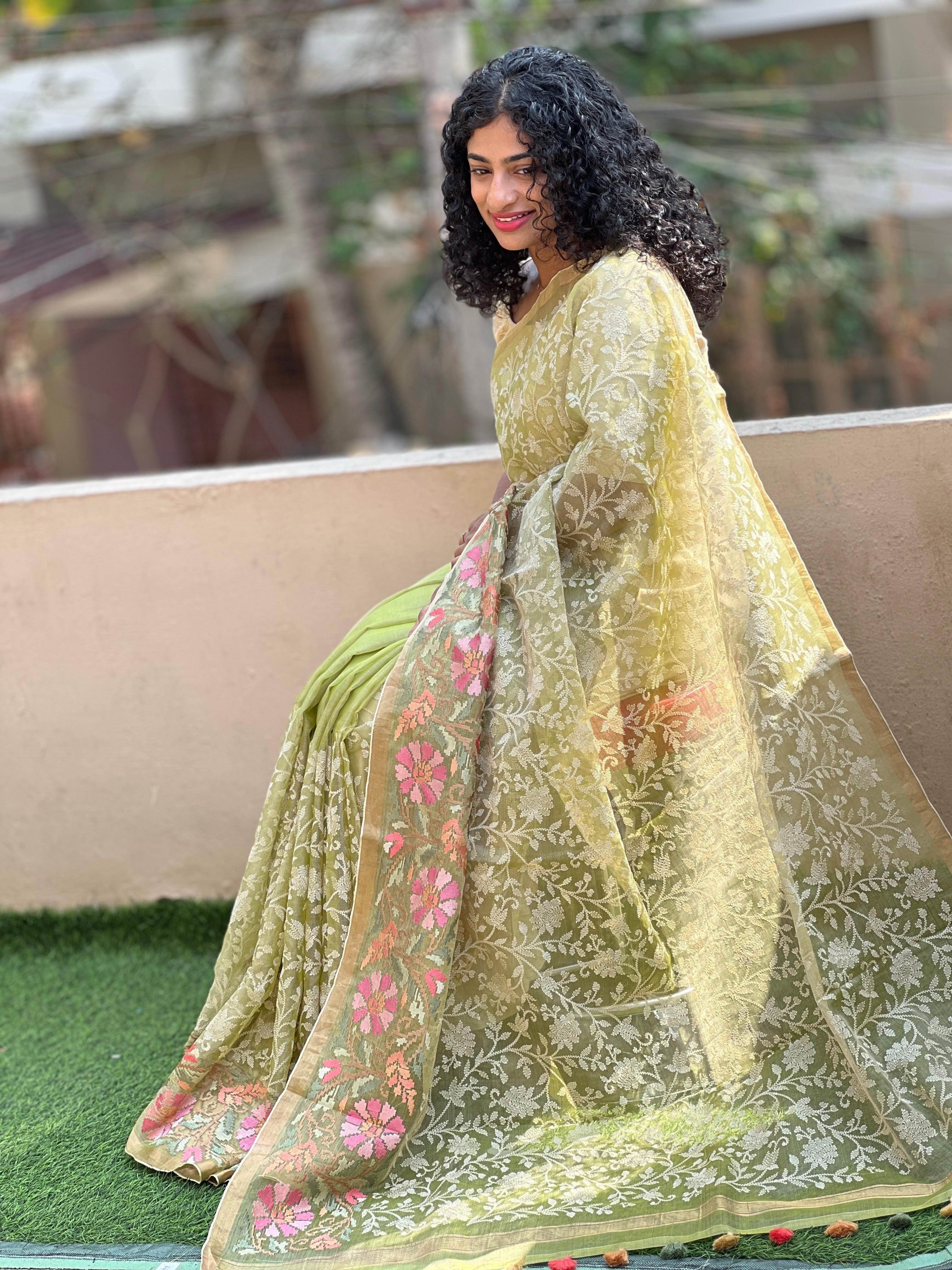 Jamdani Weaved Floral Embroidery Tissue Organza Saree | RGD113