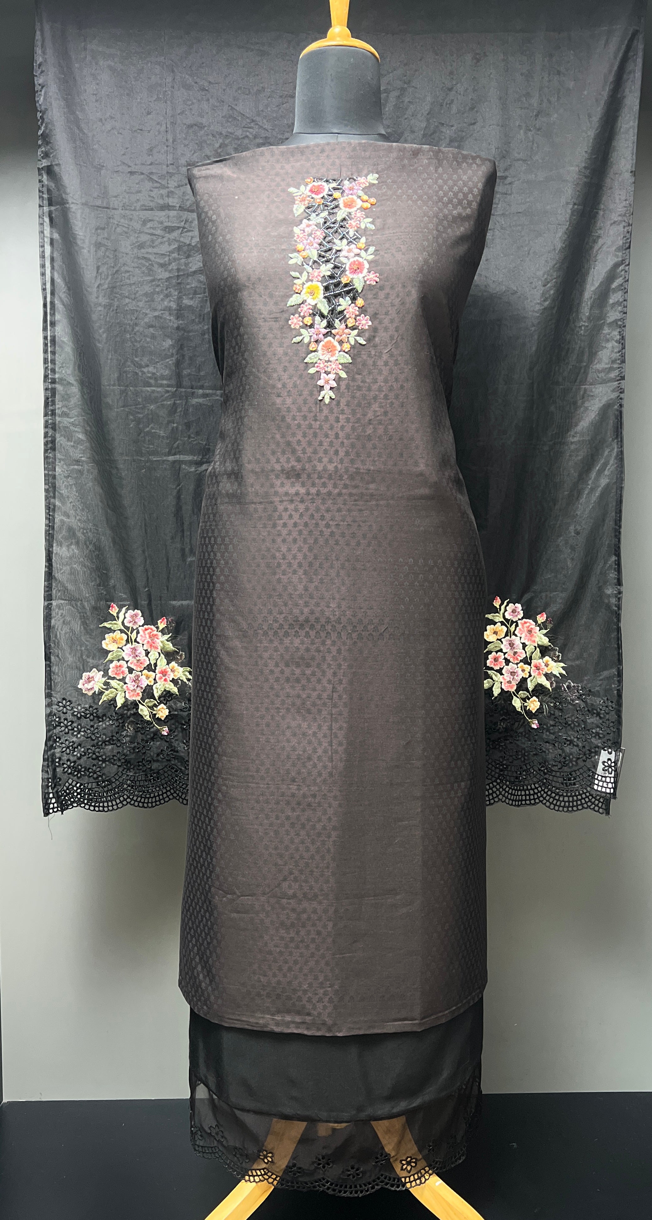 Hand Embroidery With Print Detailed Chanderi Salwar Set | BLD1434