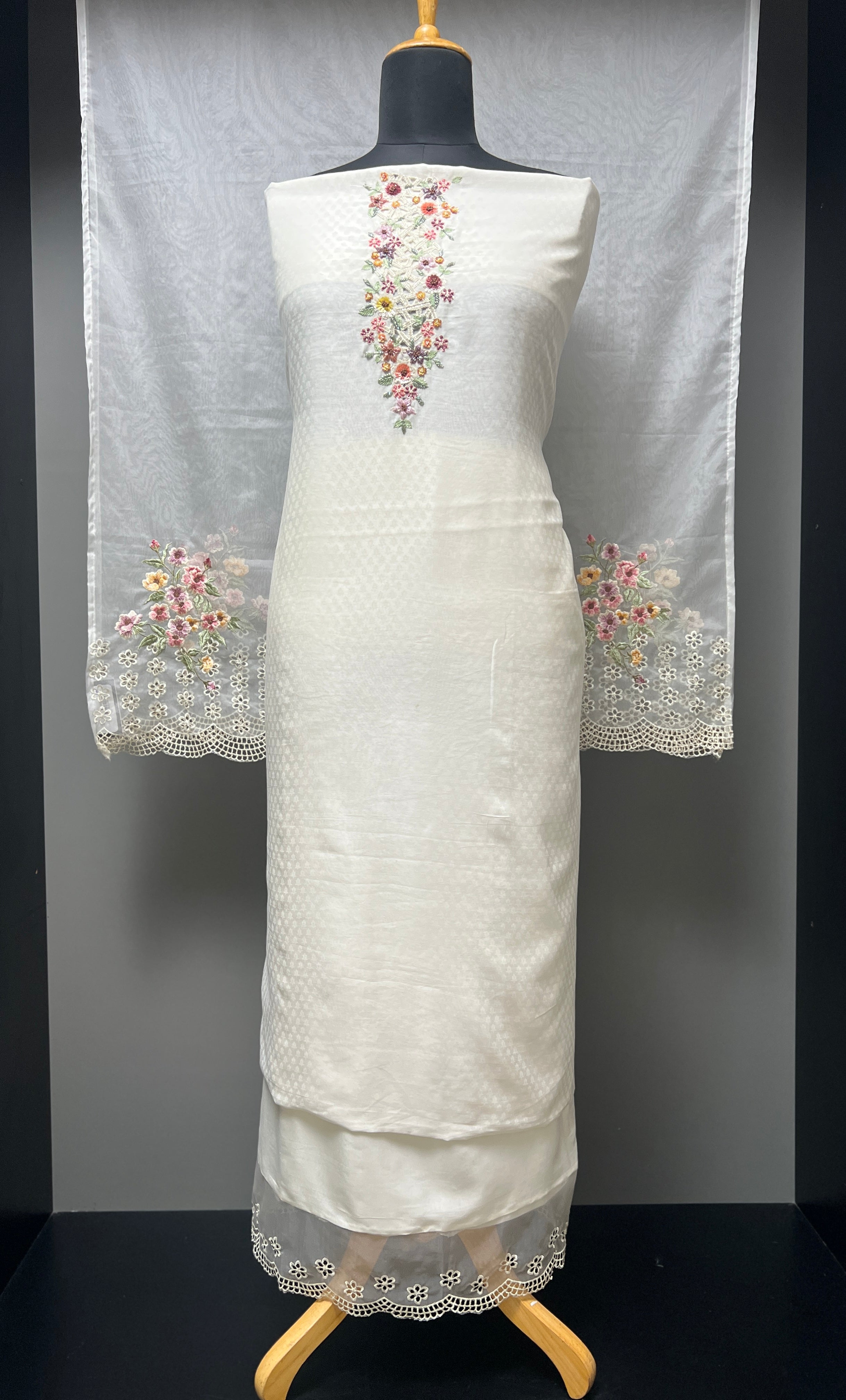 Hand Embroidery With Print Detailed Chanderi Salwar Set | BLD1433