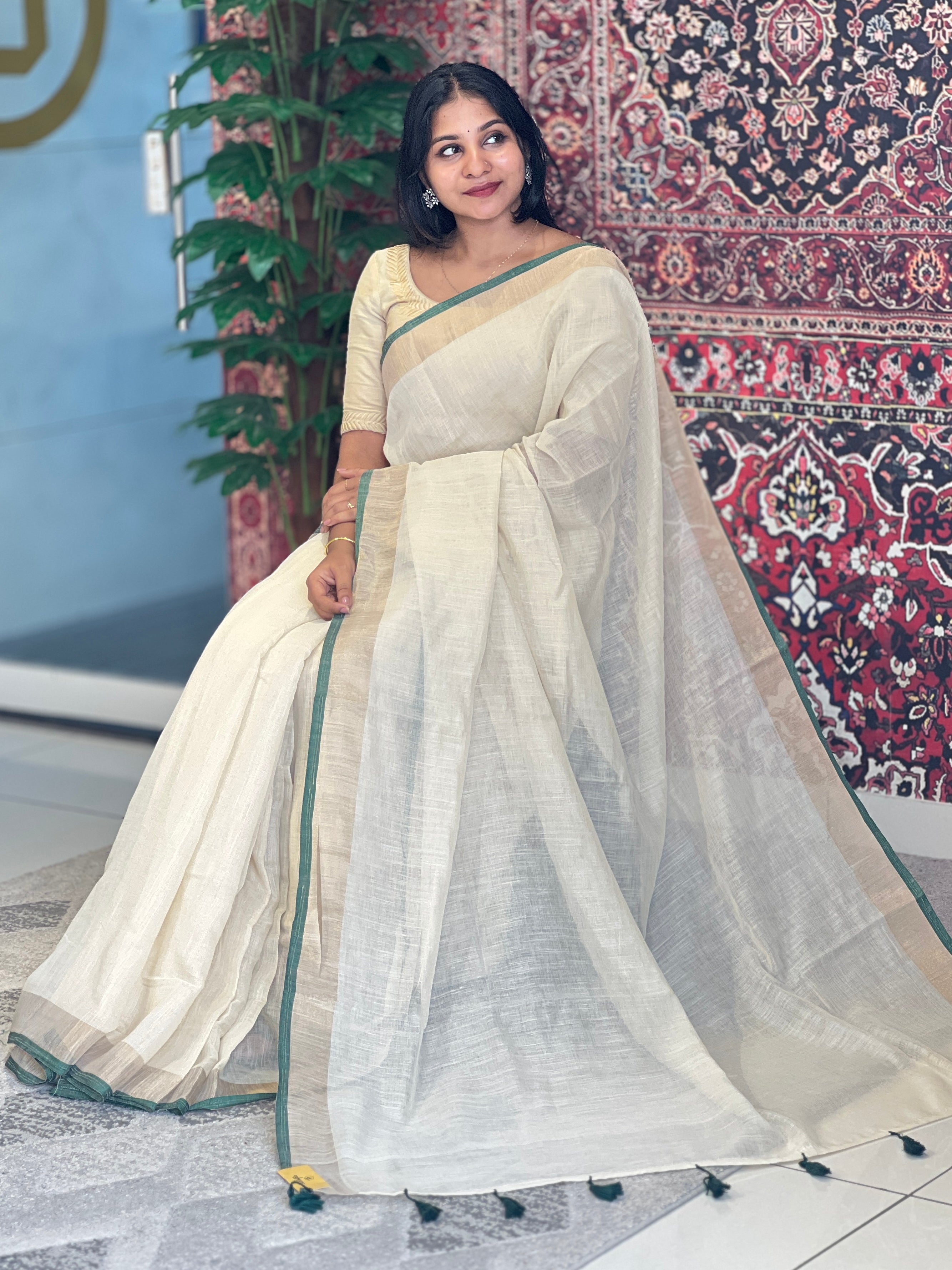Kara Border Detailed Linen Saree | HT209