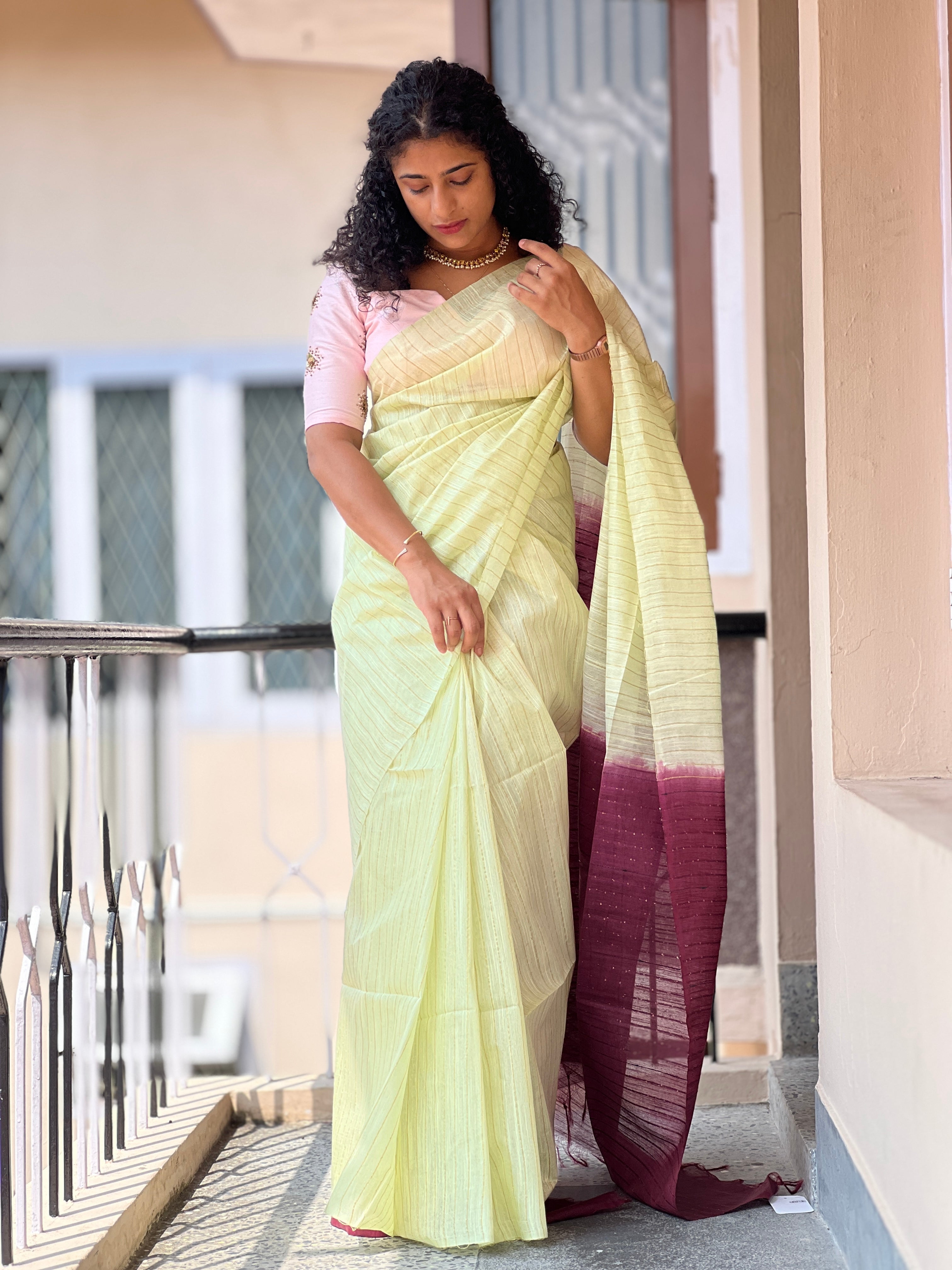 Golden Lurex Yarns Stripe Weaving Pattern Bhagalpuri Linen Saree | DLS181