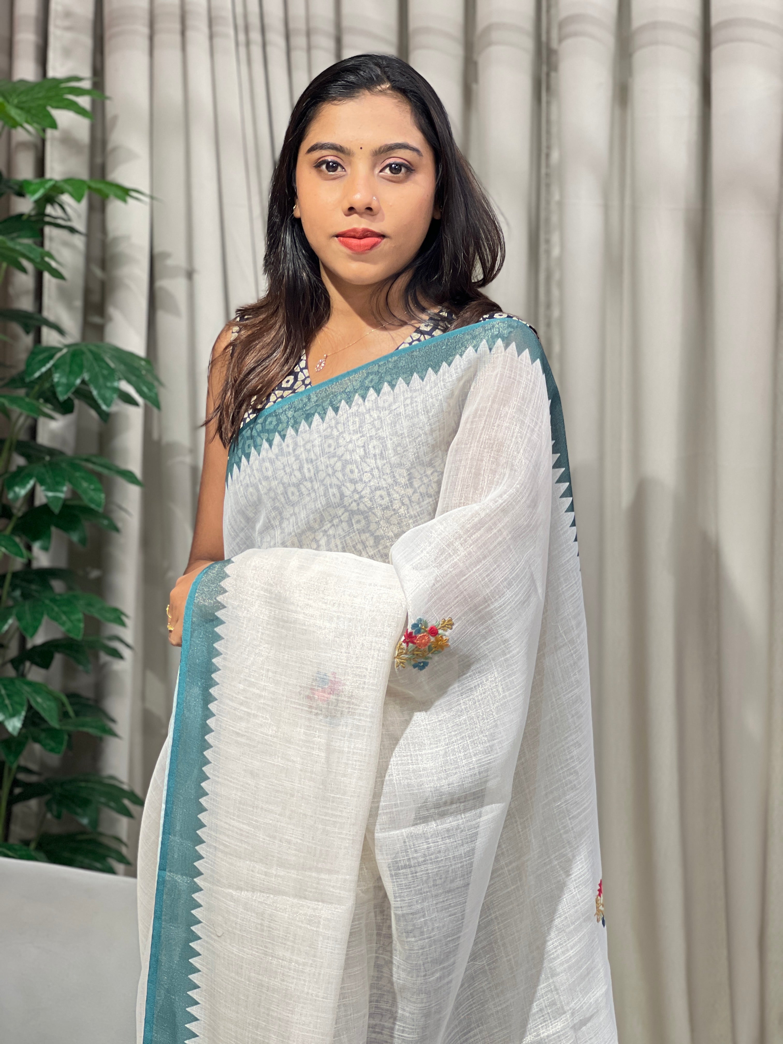 Embroidery Detailed Tissue Linen Saree | BLD1544