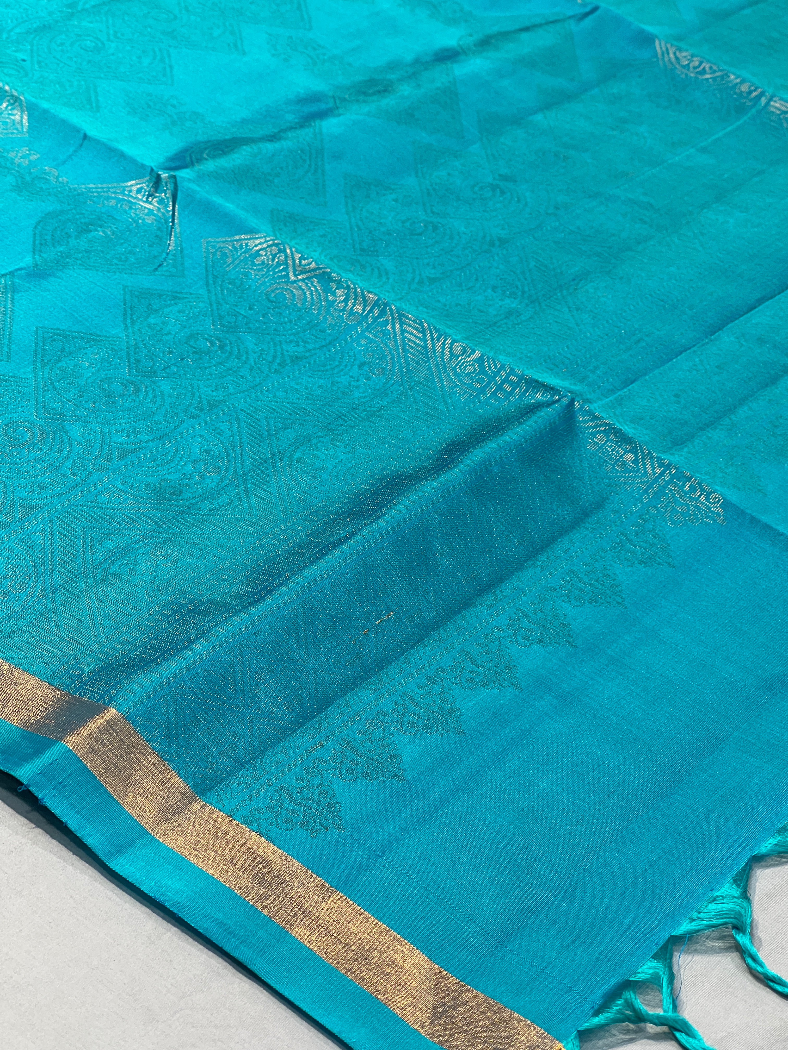 Zari Weaved Traditional Patterned Soft Silk Saree | KG103