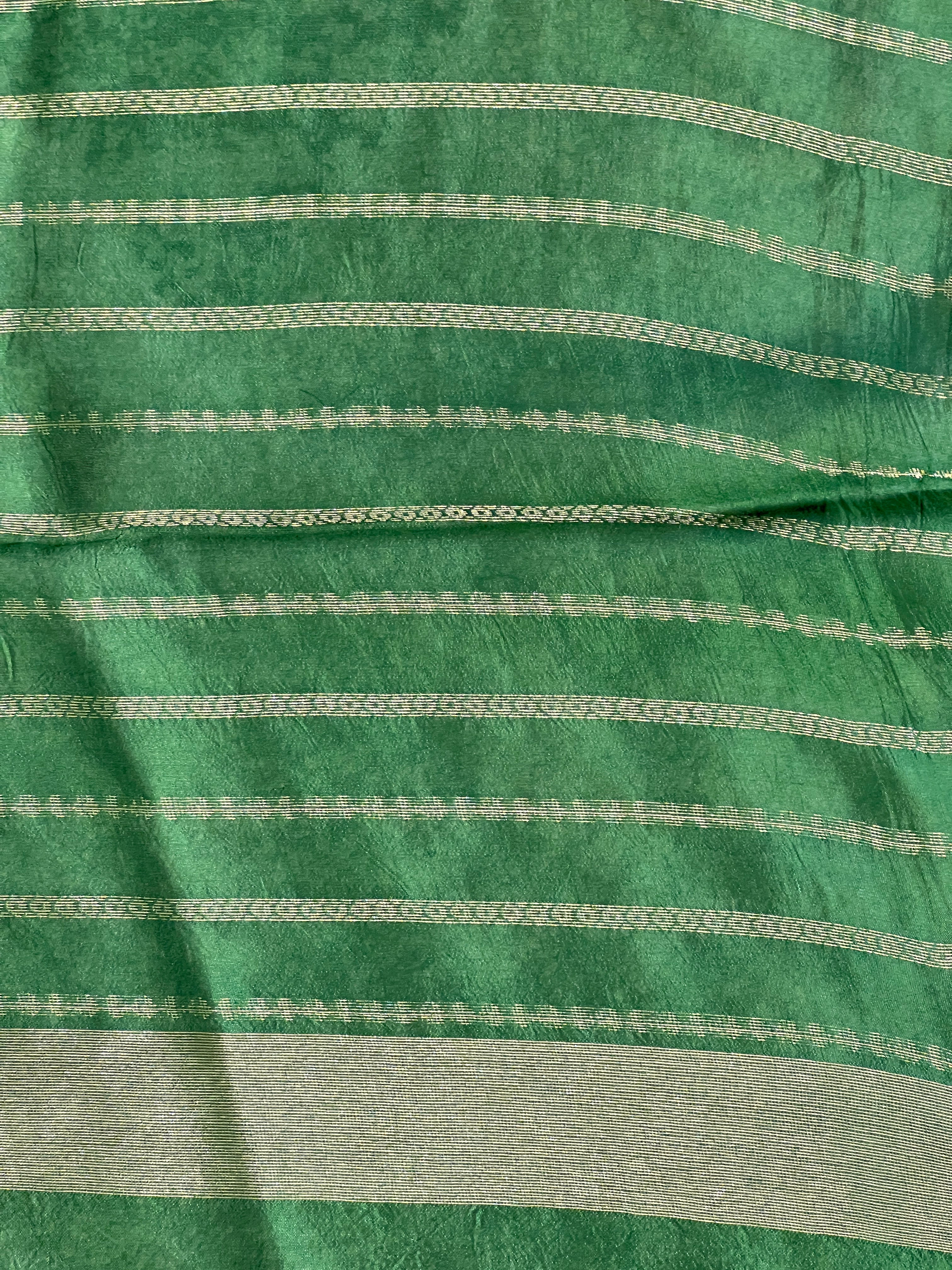 Zari Woven Geometric Patterned Banarasi Silk | YNG642