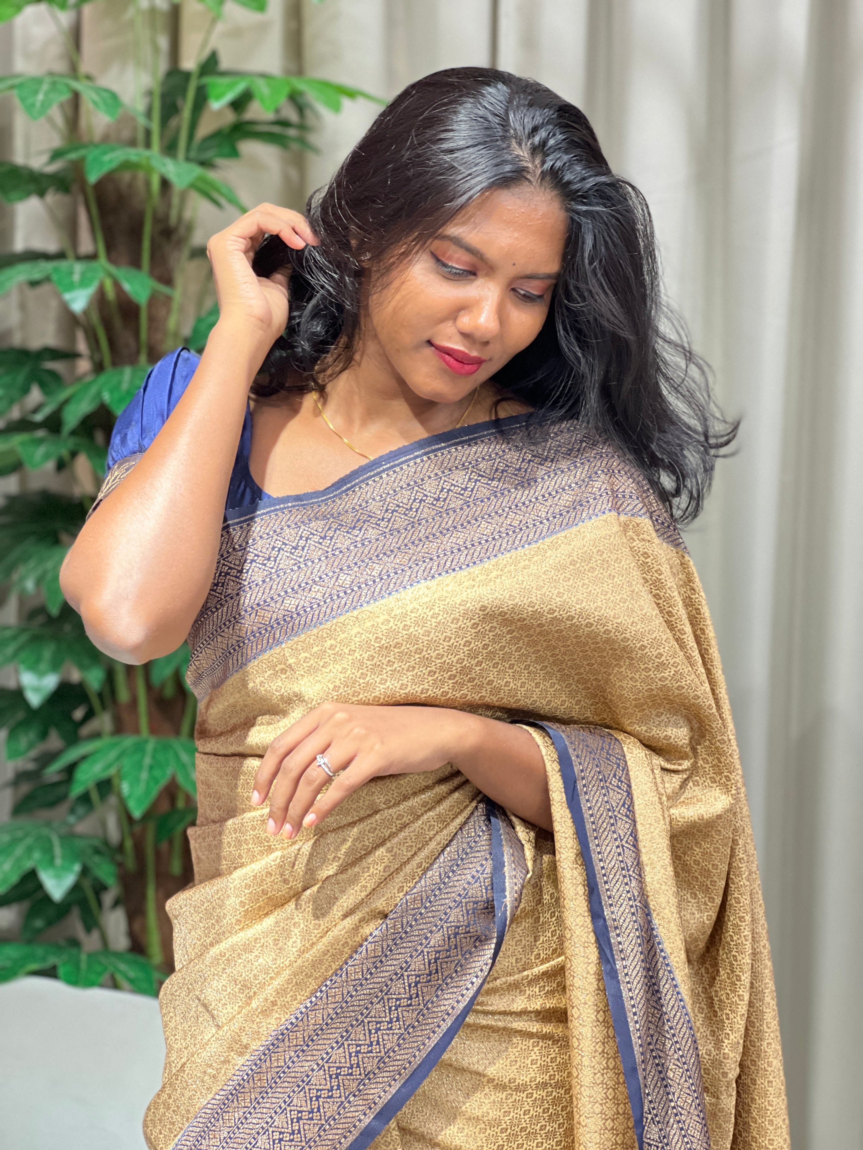 Zari & Thread Woven Semi Banarasi Saree |YNG673
