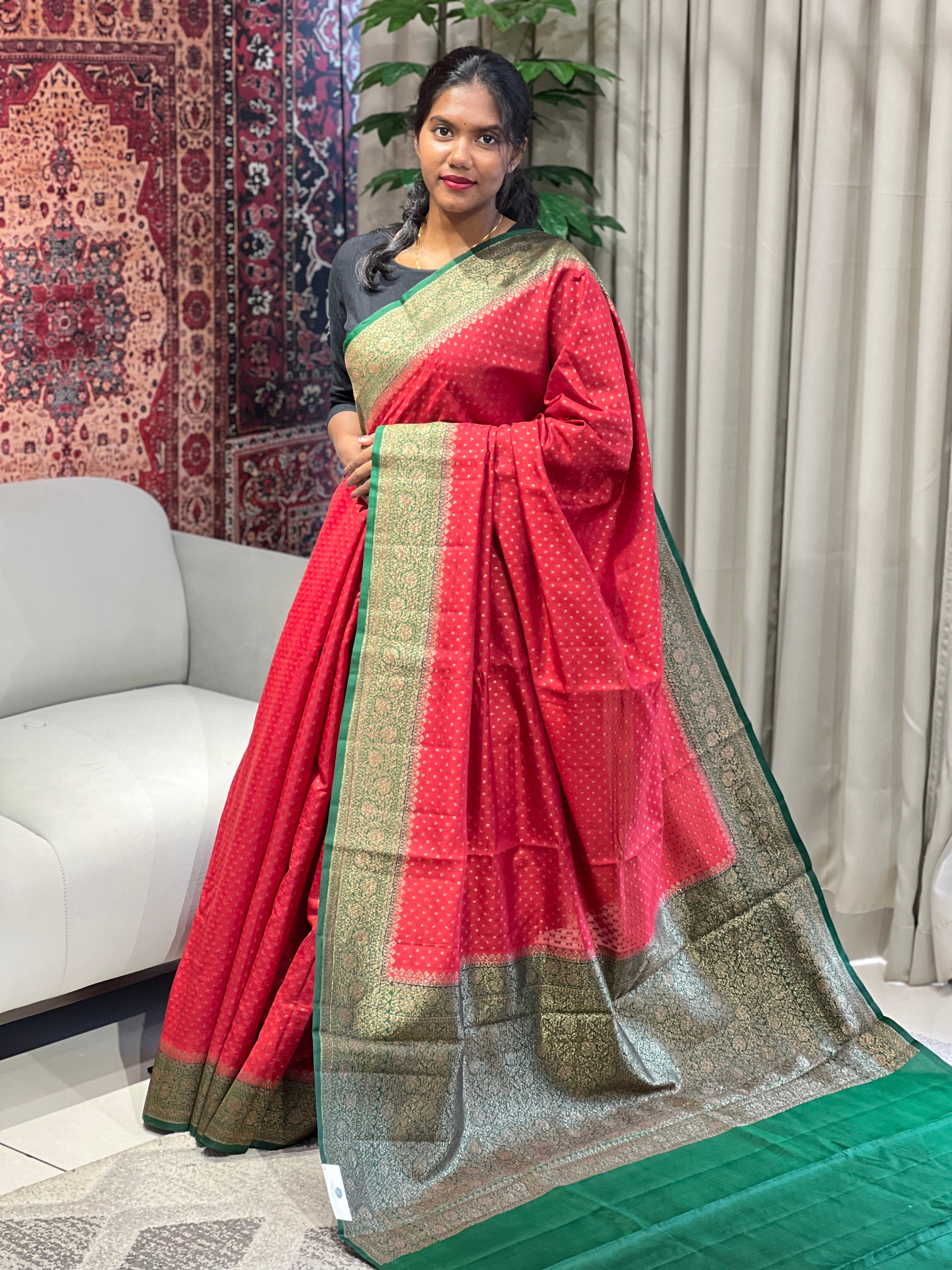 Zari & Thread Weaving Banarasi Saree | YNG689