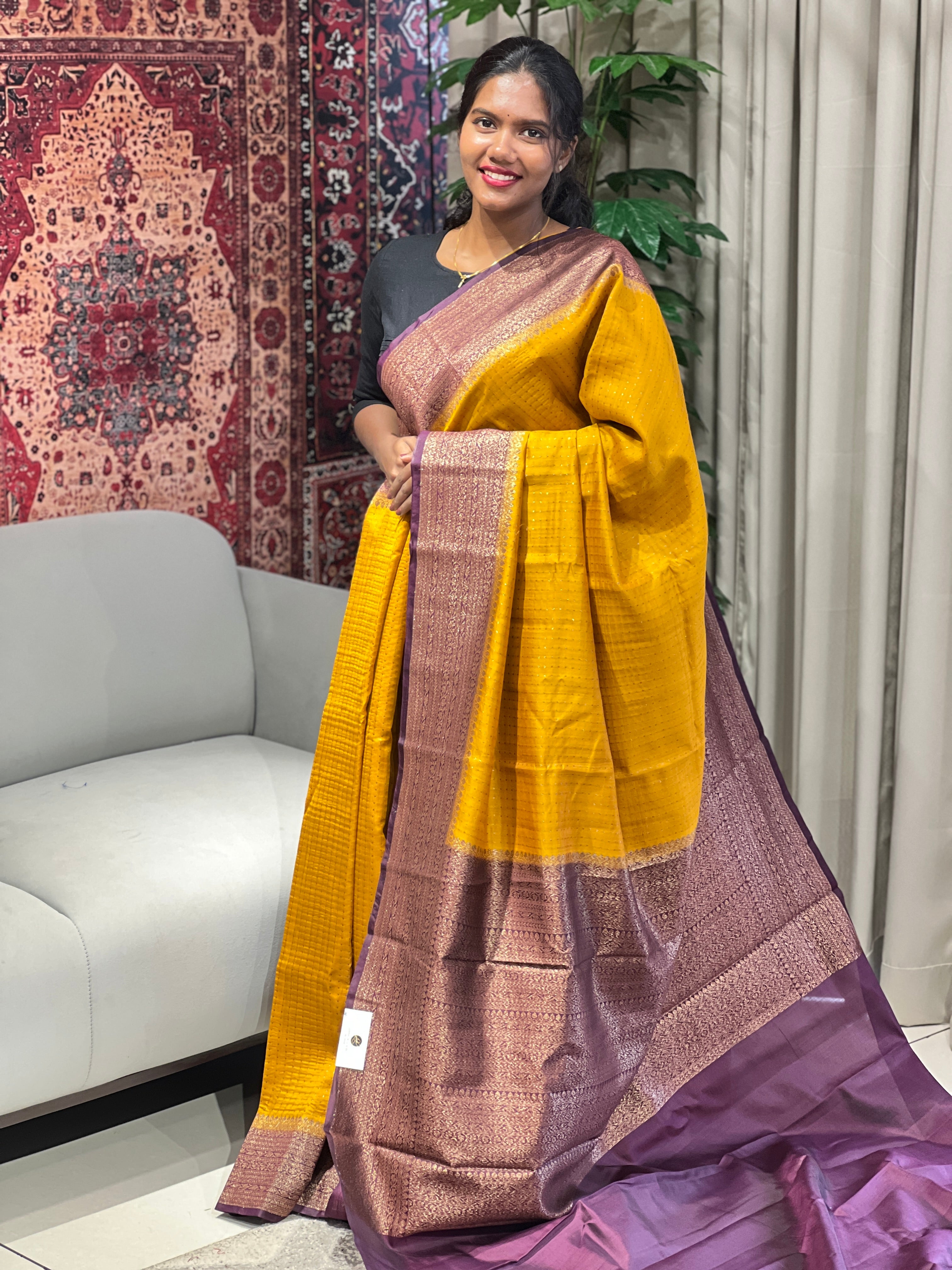 Zari & Thread Weaving Banarasi Saree | YNG690