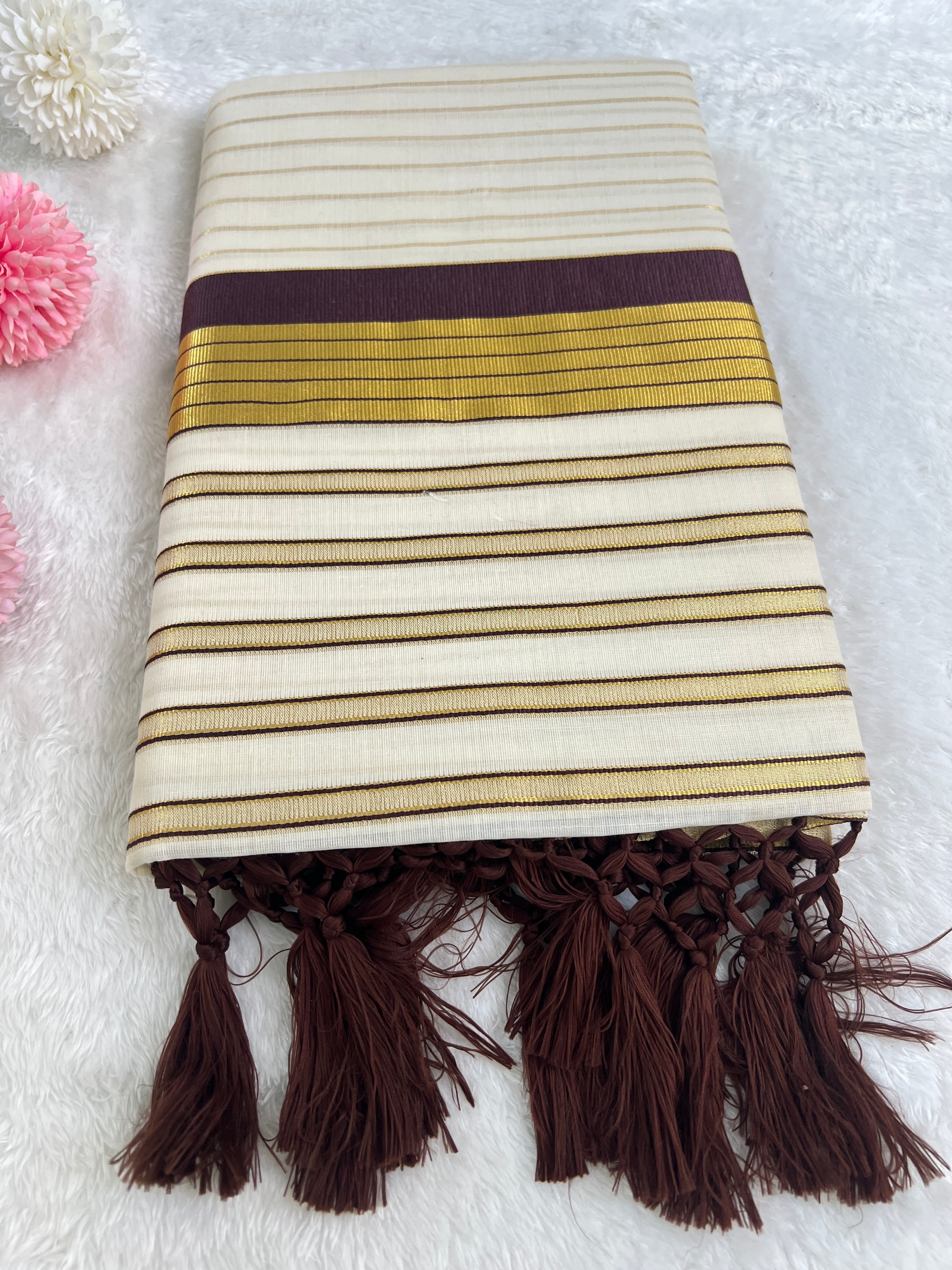 Temple pattern border Kerala cotton saree with stepped gopuram triangles along the edge