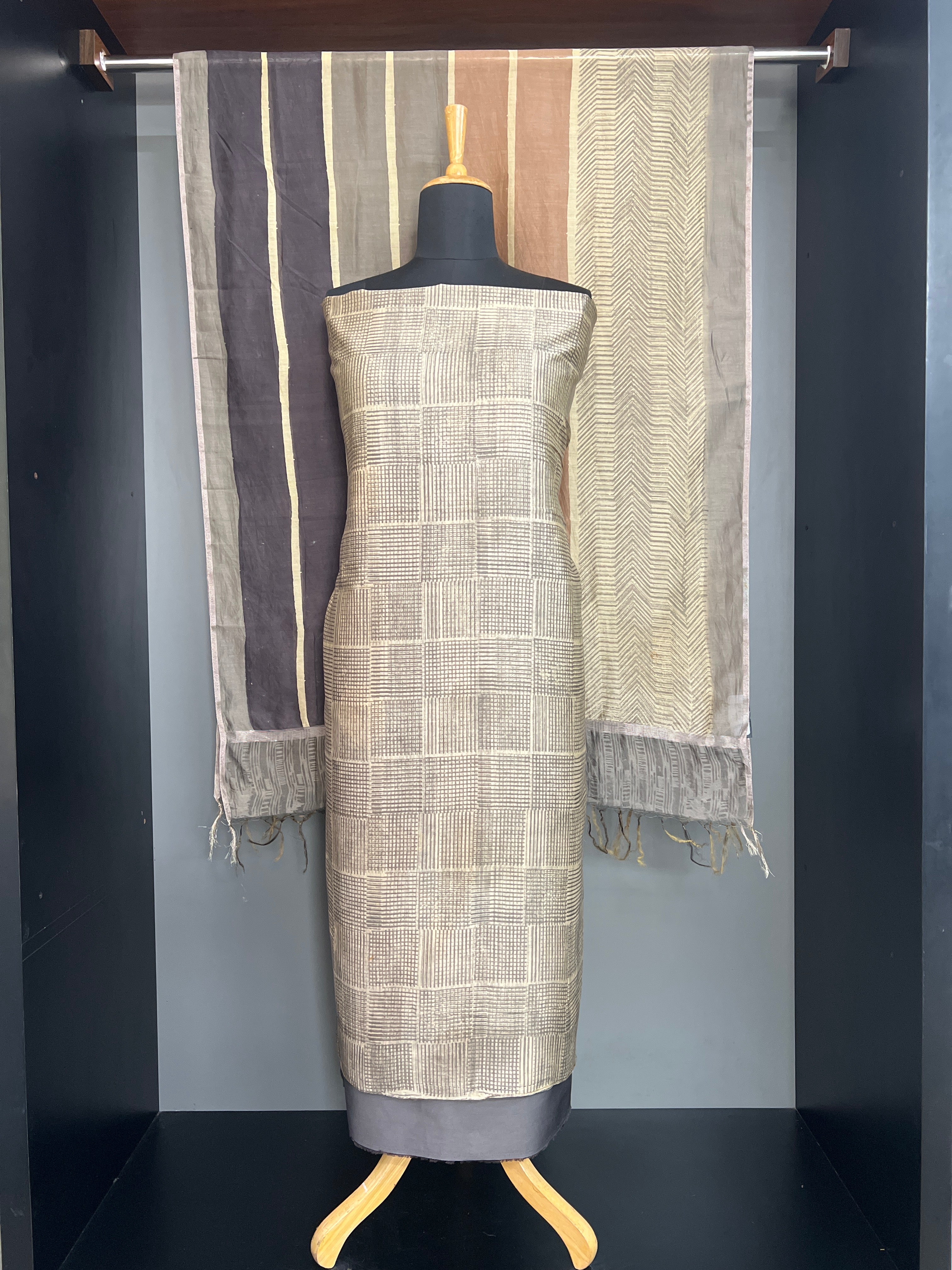 Check Patterned Silk Chanderi Salwar Set | YNG1562