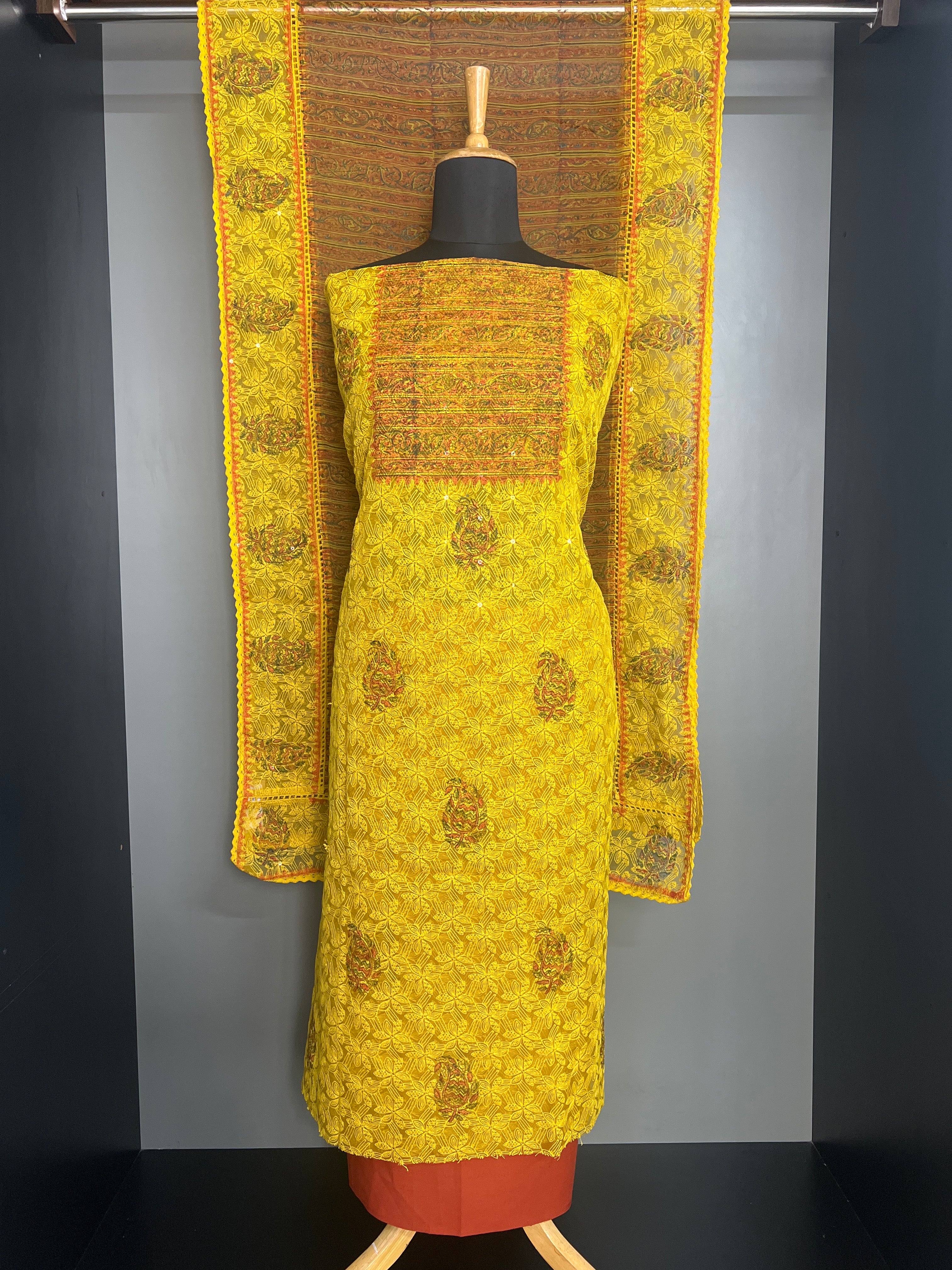 Tepchi Embroidered Organza Salwar Set | JSC688