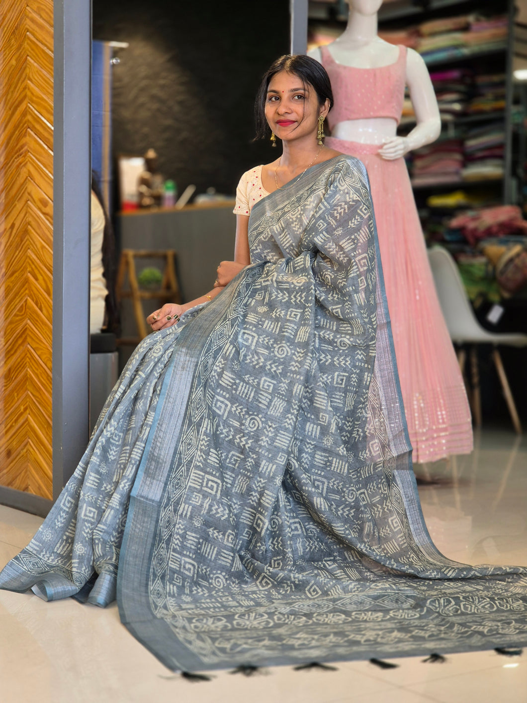 Geometrical Pattern Bhagalpuri Linen Saree | BLD259