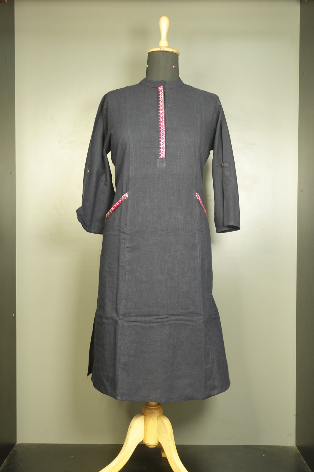 Machine Embroidery Slub Cotton Kurta | AHD1240