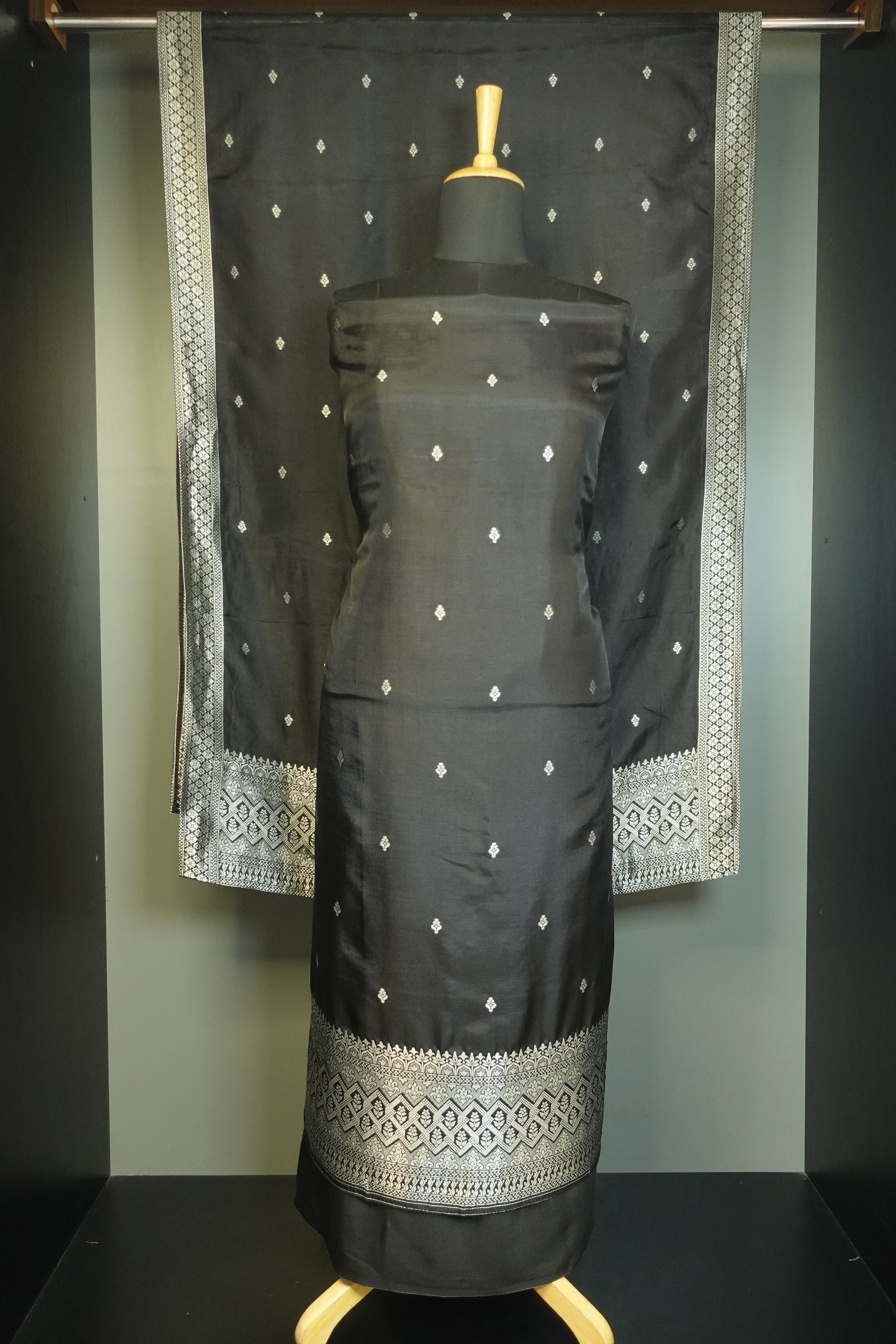 Banarasi Weaved Chanderi Finish Salwar Set | PFS191