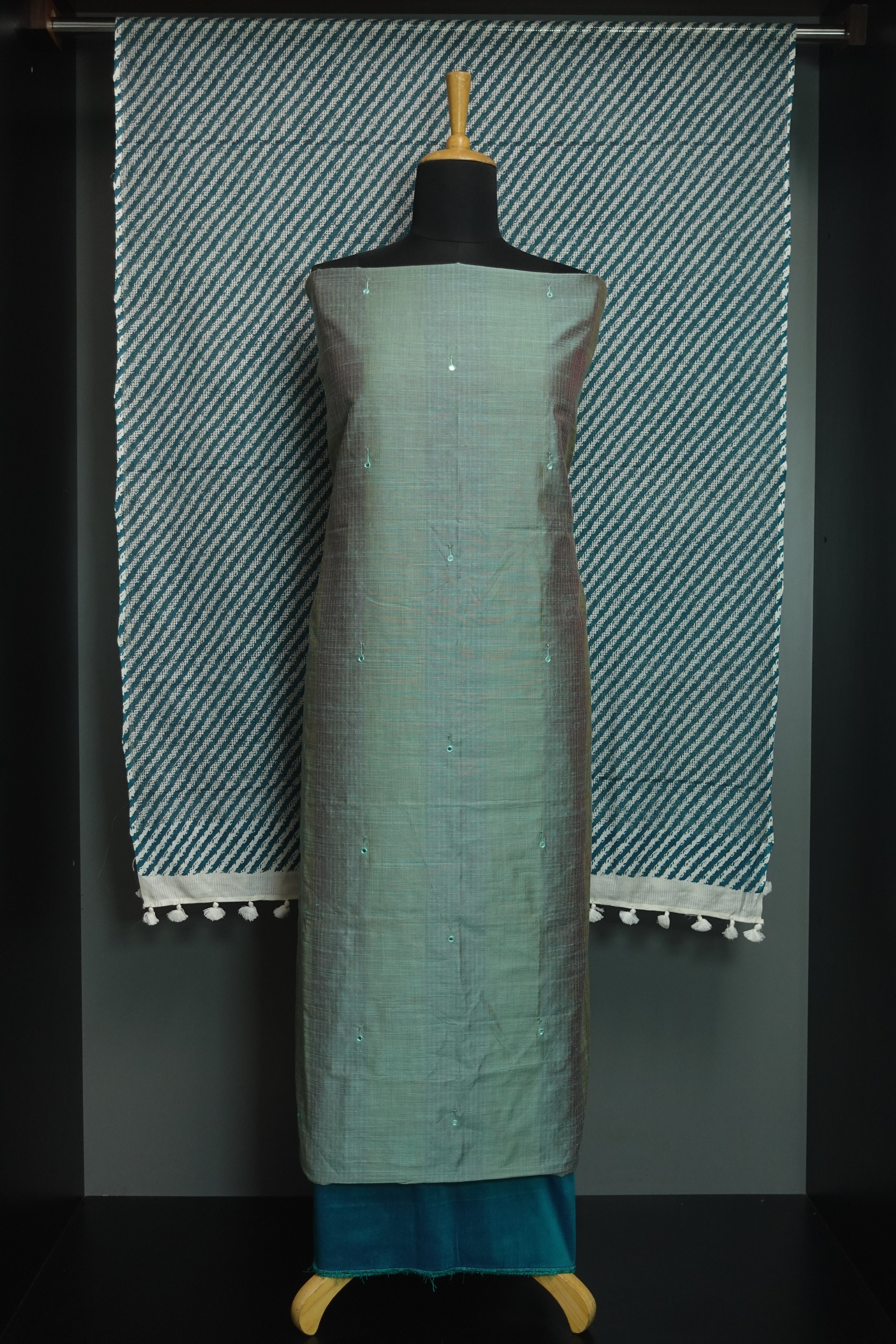 Mirror Detailing Slub Chanderi Salwar Set | AHR282