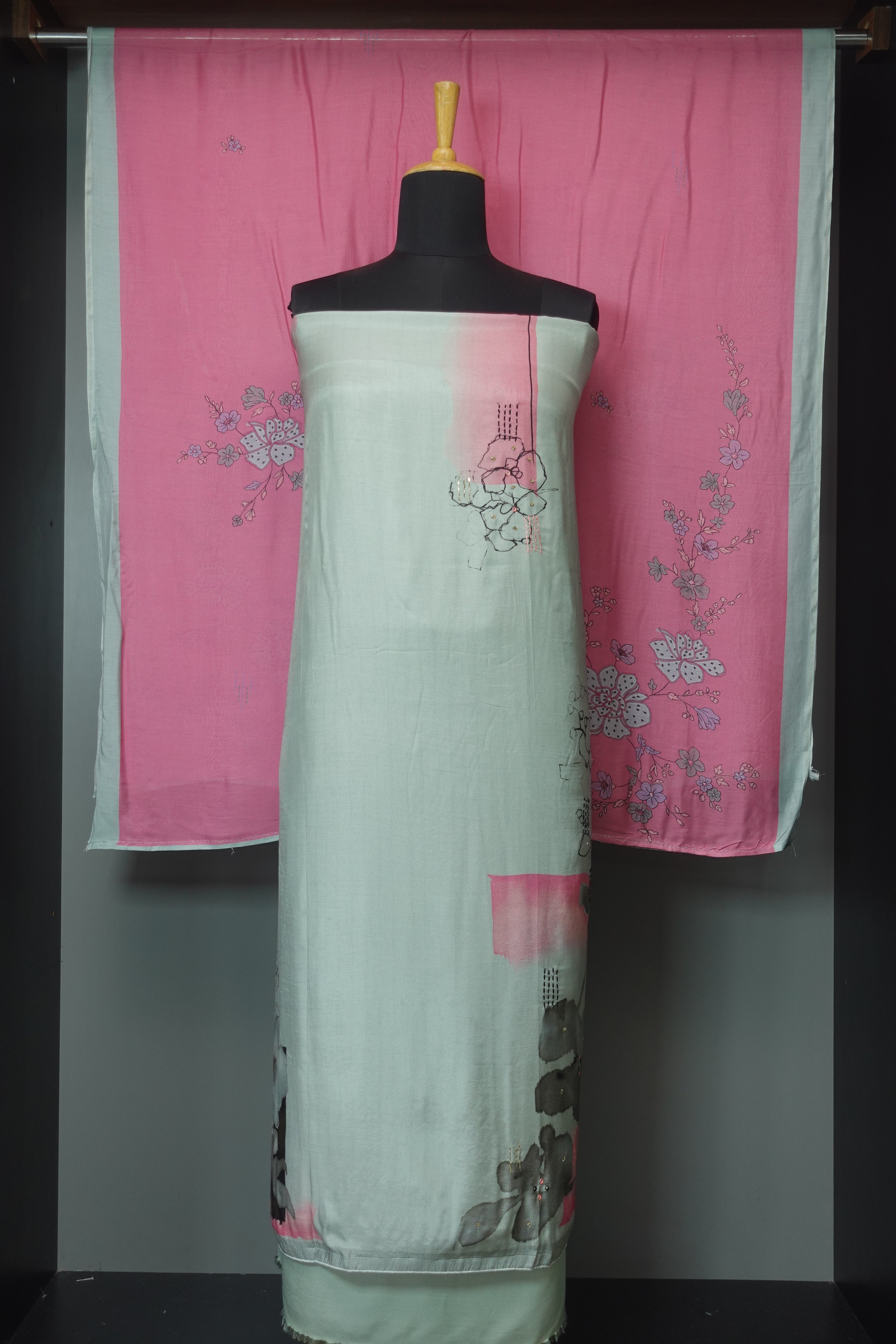 Floral Placement Detailed Muslin Finish Salwar Set | SW1884