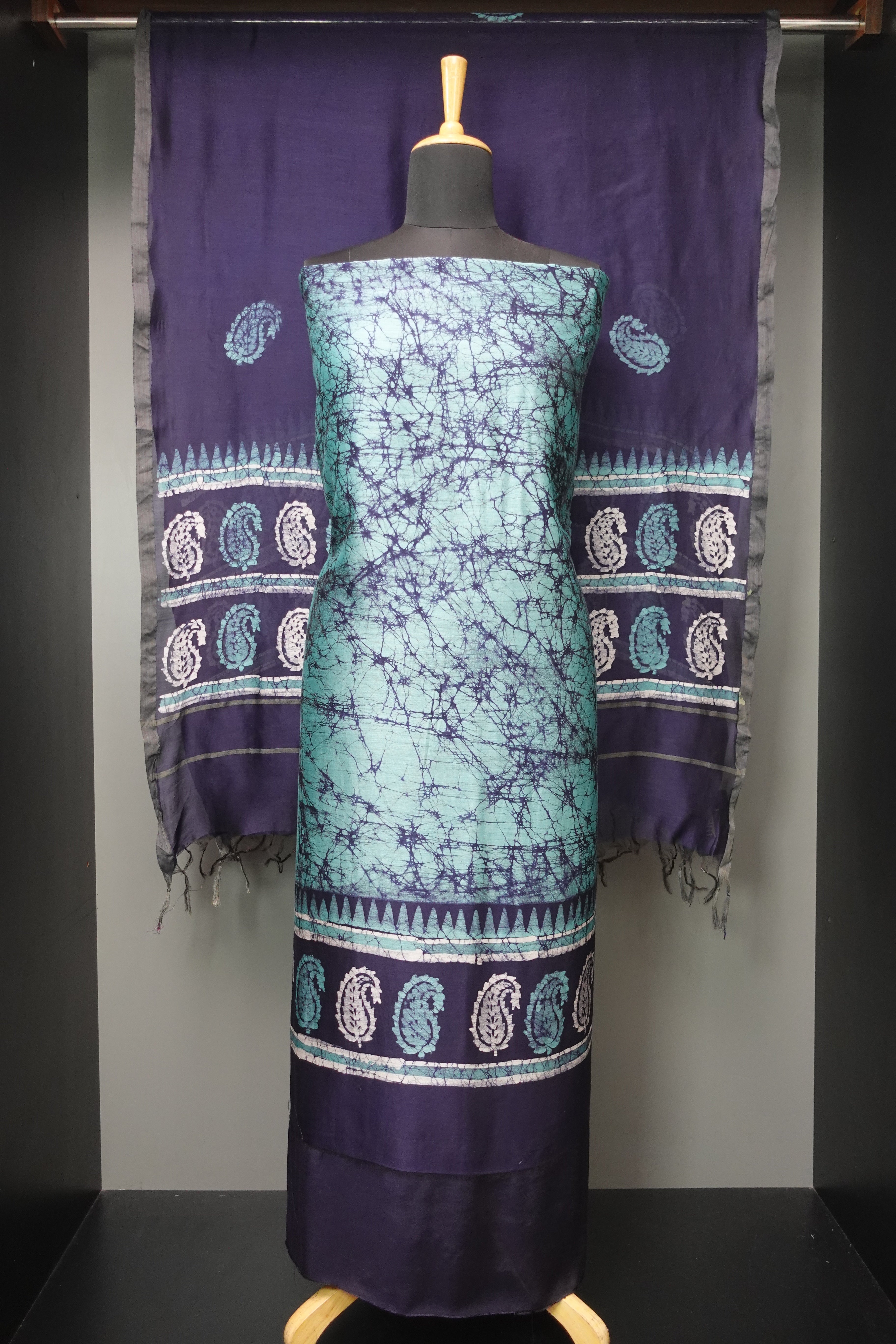 Batik Printed Paisley Patterned Chanderi Silk Salwar Set | LV322