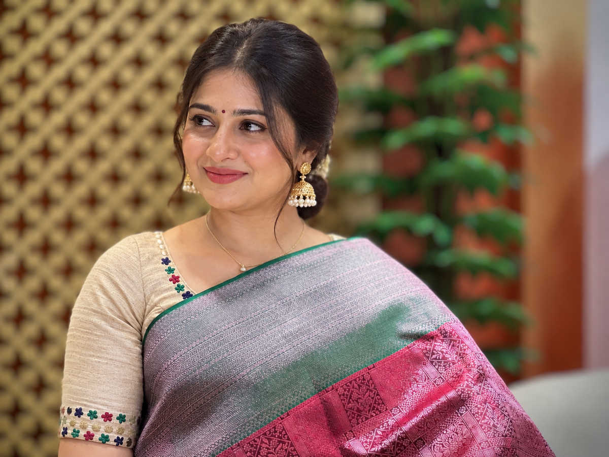 Traditional Floral Patterned Handloom Kanchipuram Saree | SME199