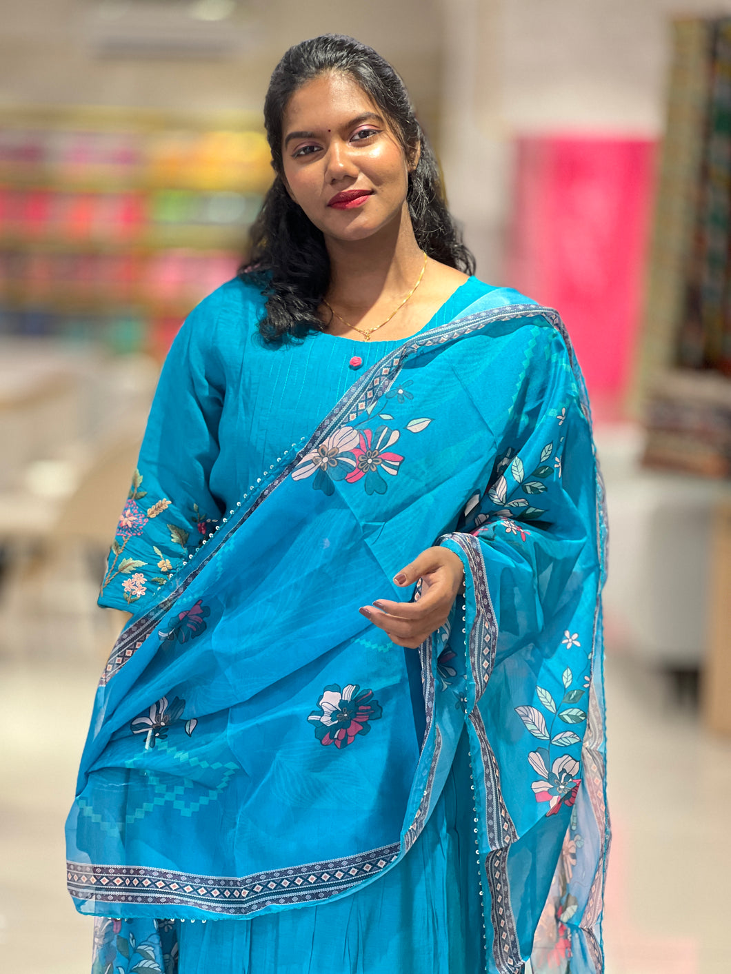 Floral Hand Embroidery Detailed Muslin Finish Kurta Set | FW336