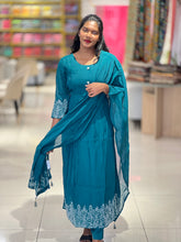 Hand Kantha Embroidery Detailed Muslin Finish Kurta Set | FW342