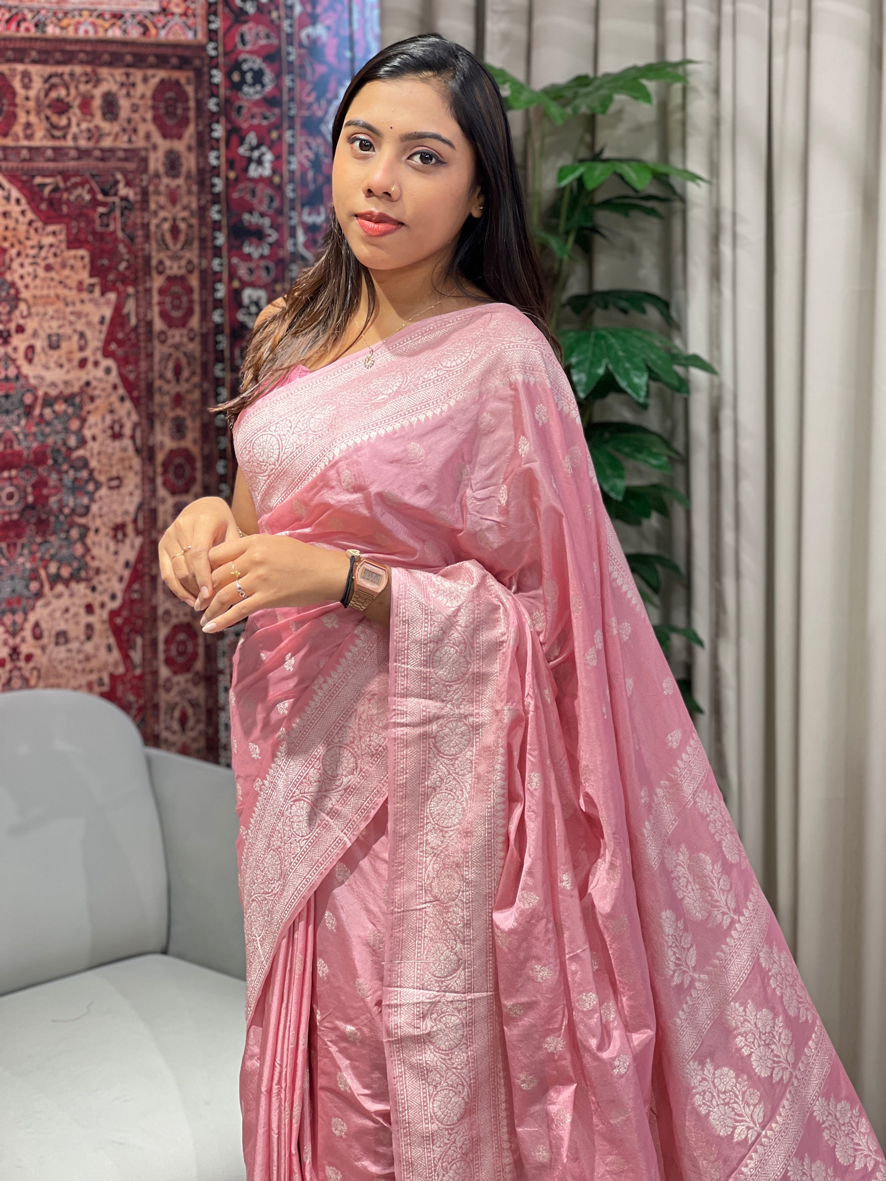 Zari And Thread Woven Banarasi Saree | YNG716
