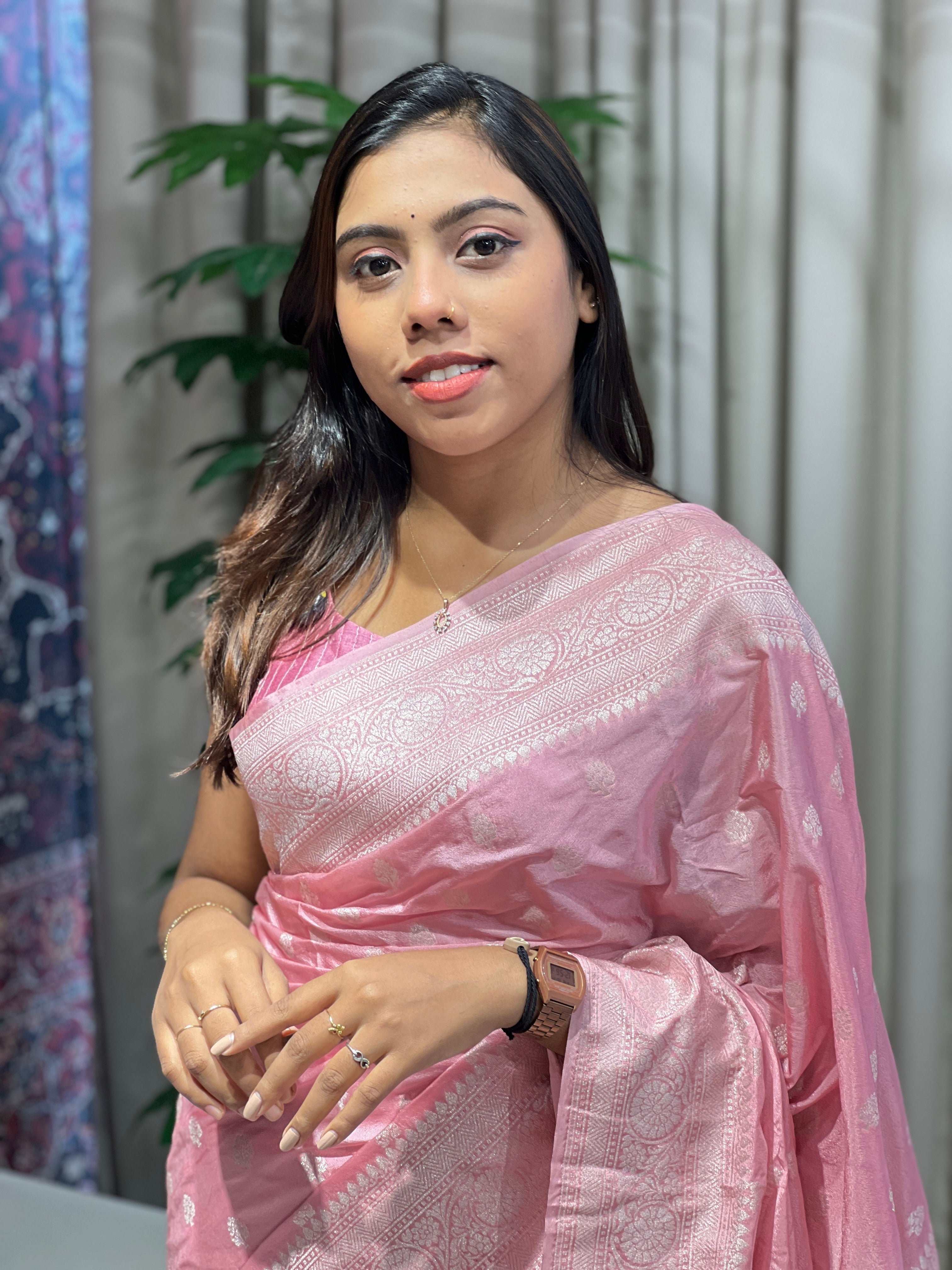 Zari And Thread Woven Banarasi Saree | YNG716