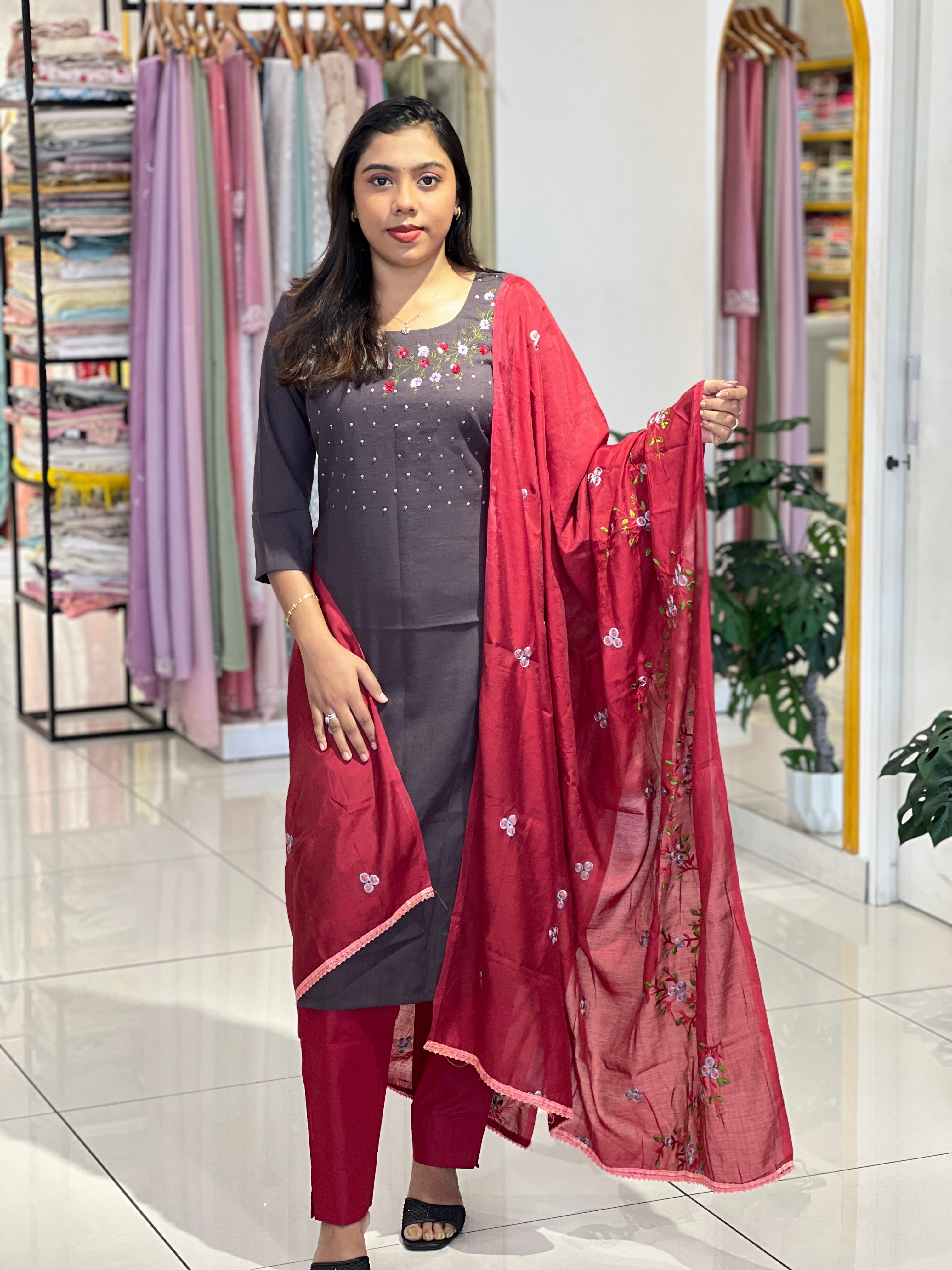 Floral Embroidered Cotton Kurta Set IHP141