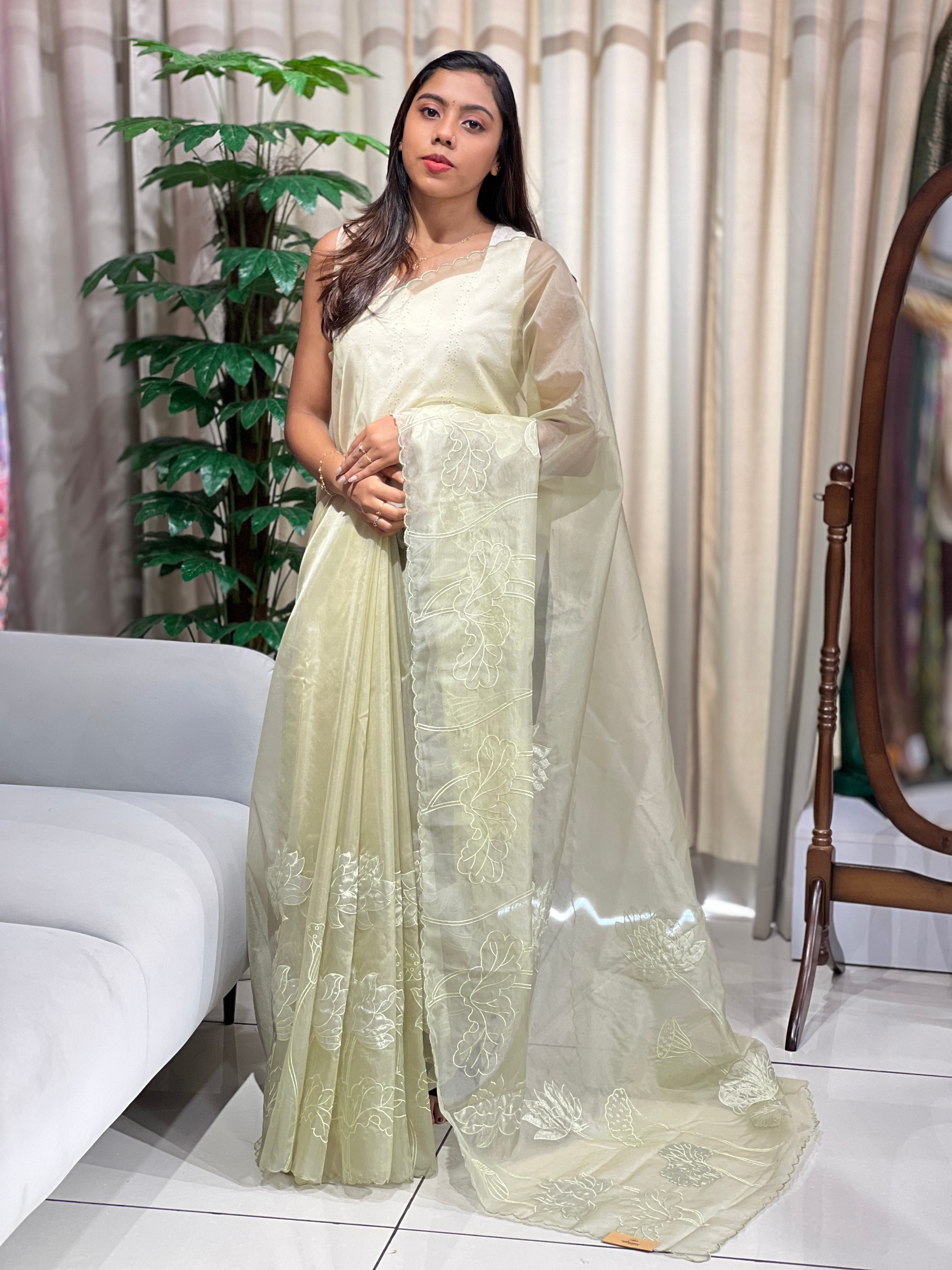 Floral Applique Patterned Organza Saree | MM357