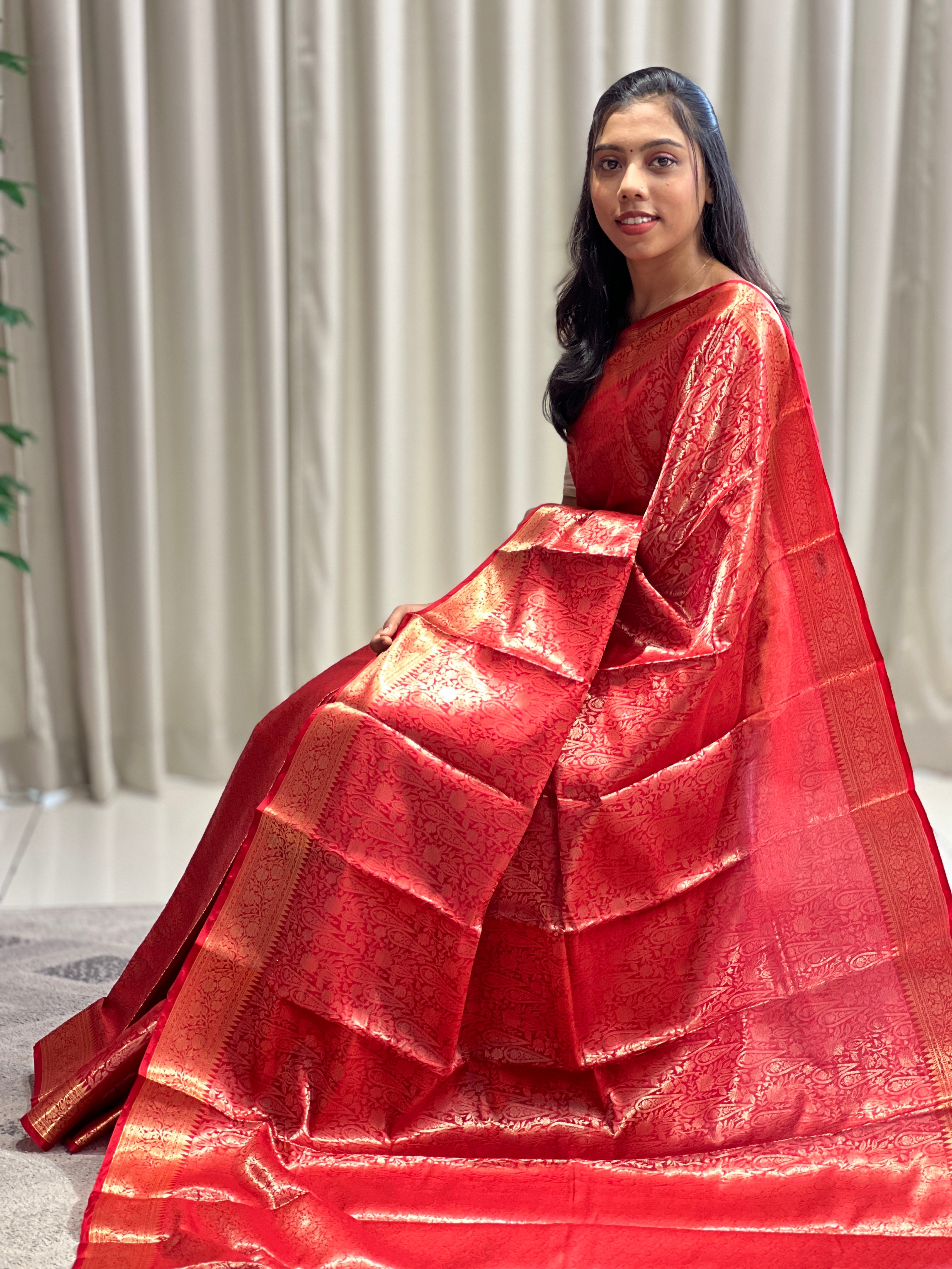 Zari Woven Floral Patterned Semi Silk Saree | NN240