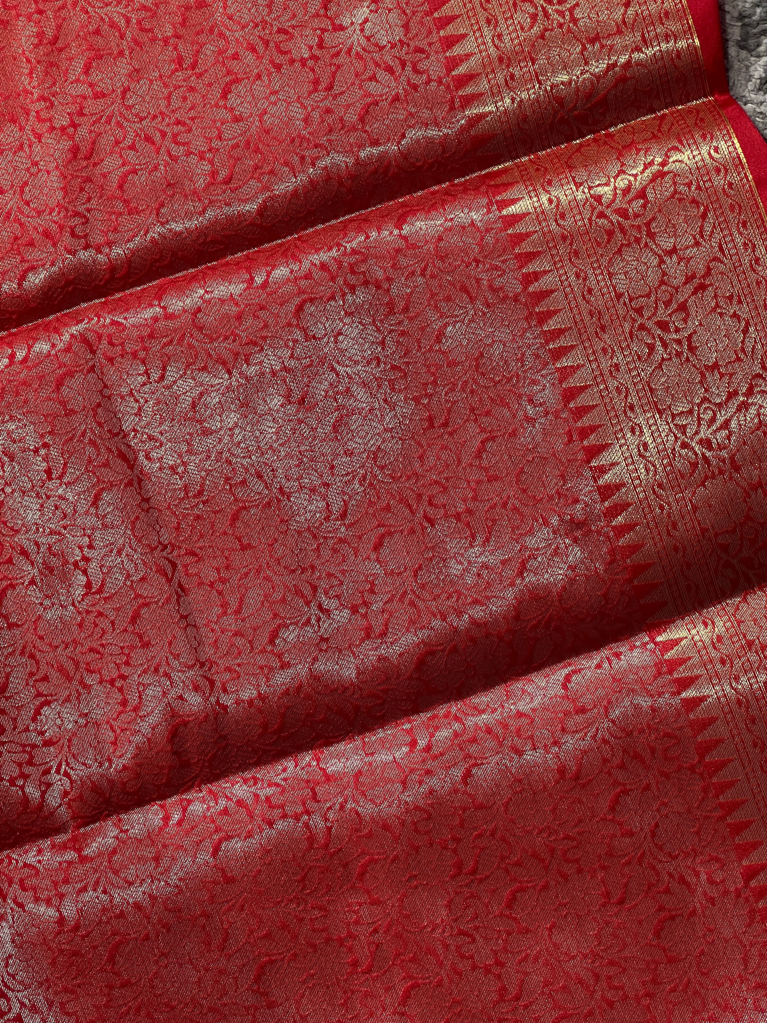 Zari Woven Floral Patterned Semi Silk Saree | NN240