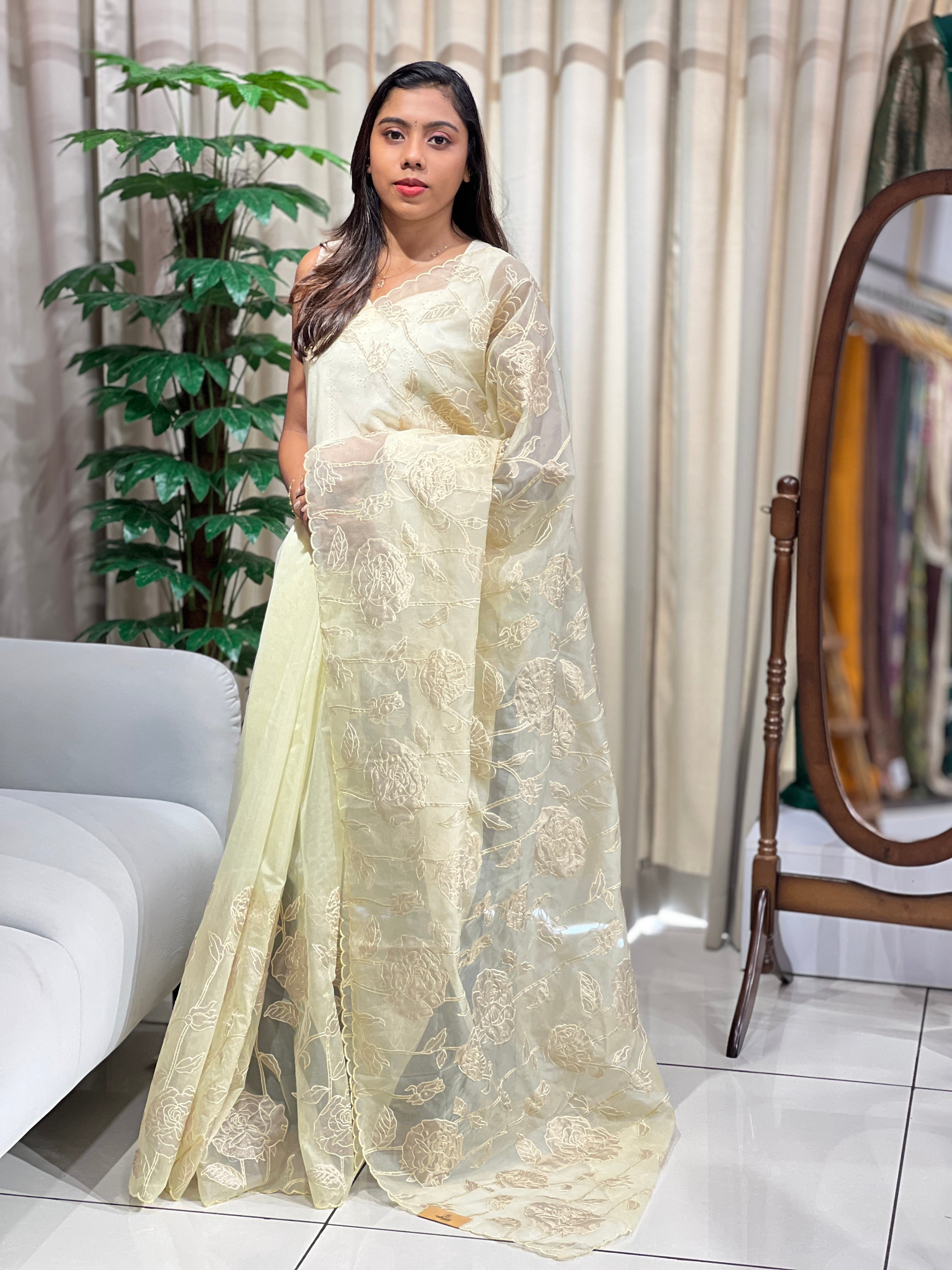 Floral Applique Patterned Organza Saree | MM358