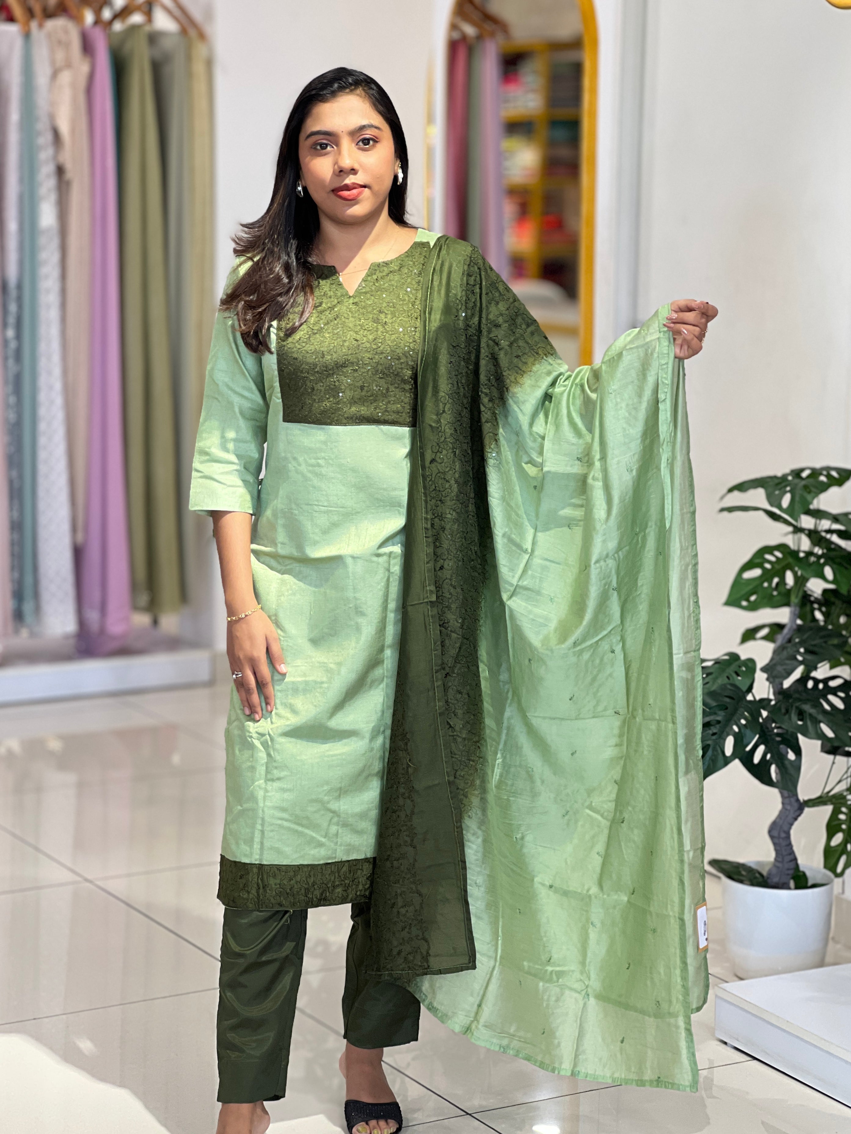 Machine Embroidered Kurta Set | IHP102