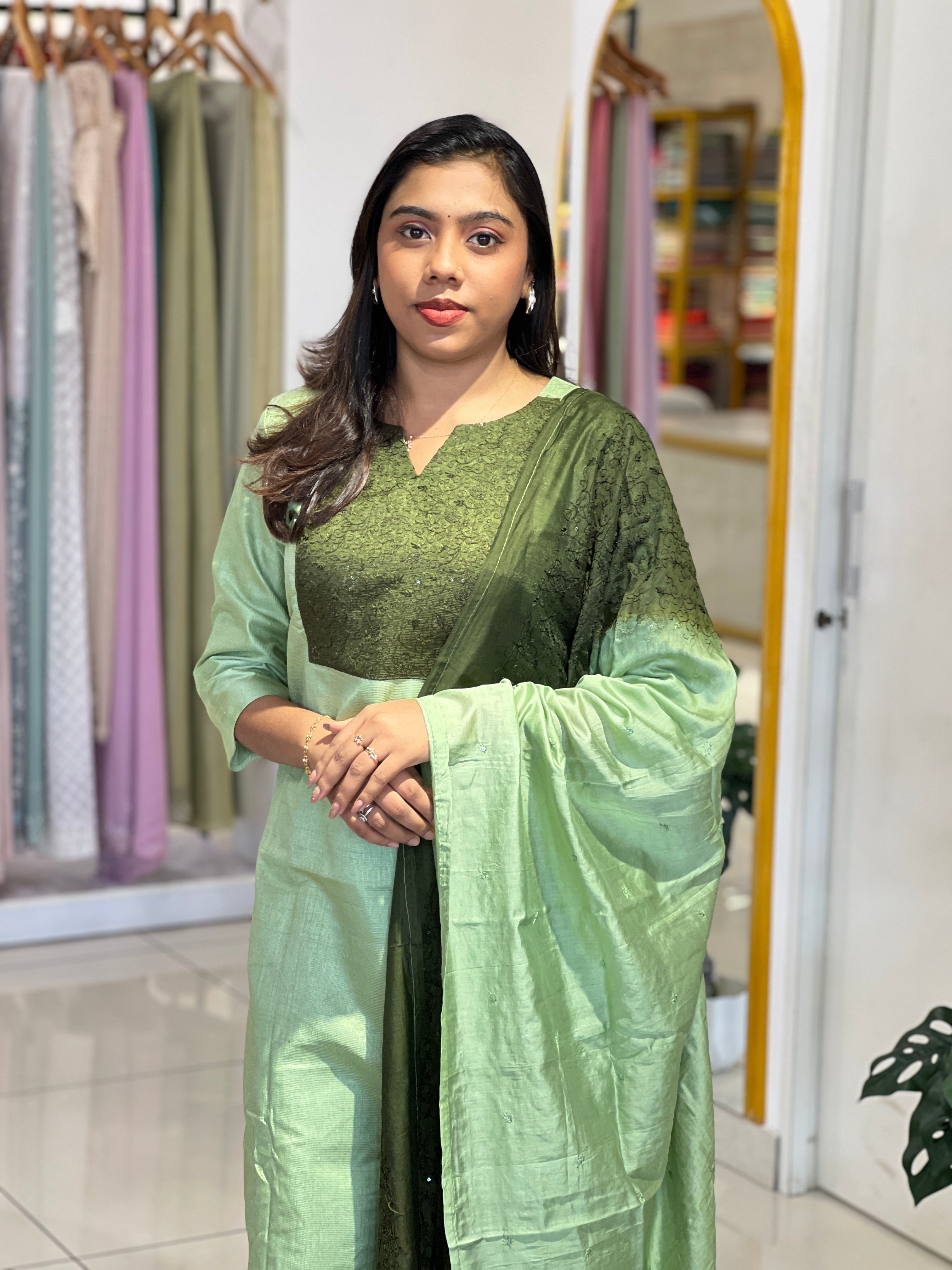 Machine Embroidered Kurta Set | IHP102