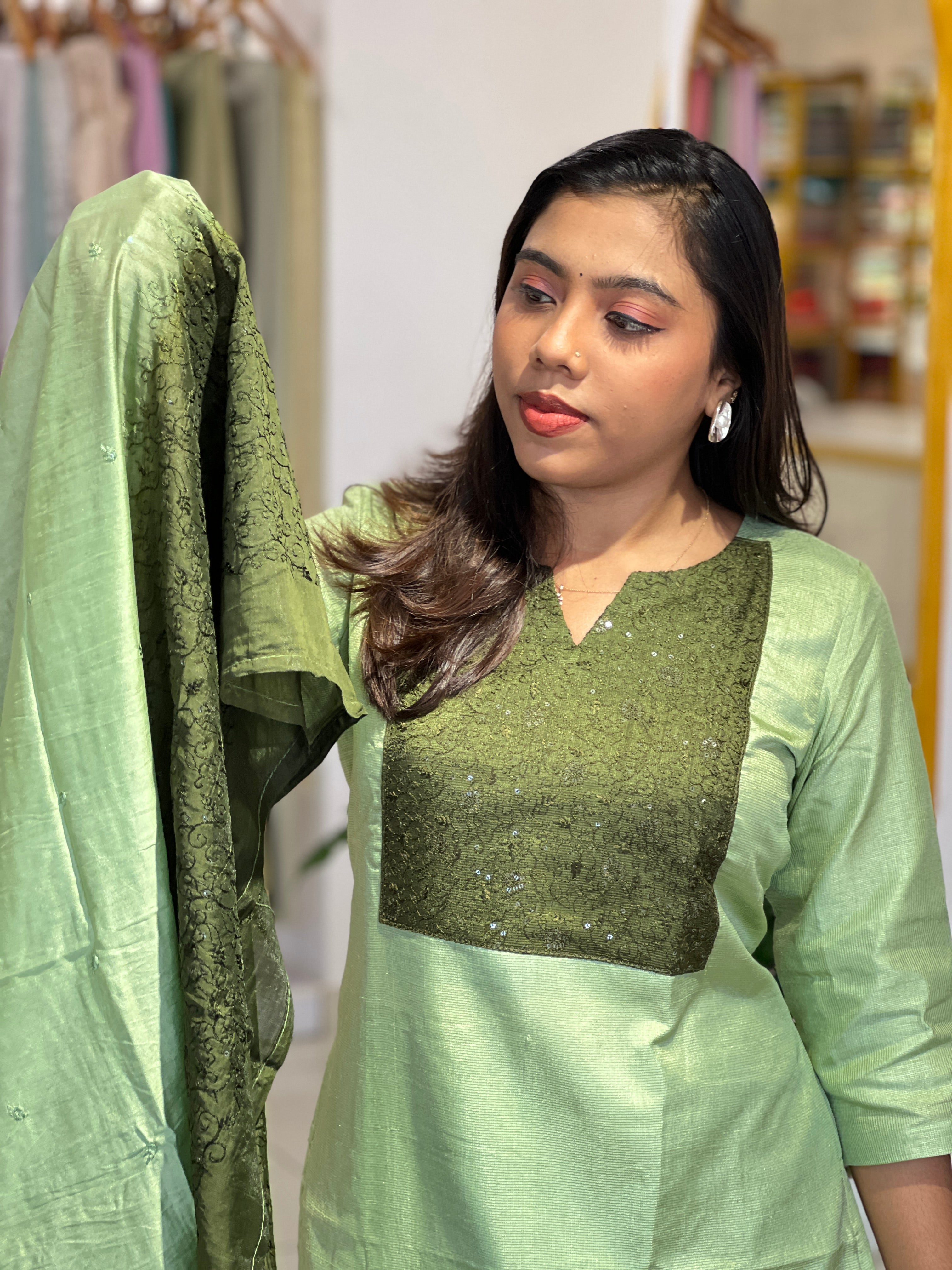Machine Embroidered Kurta Set | IHP102