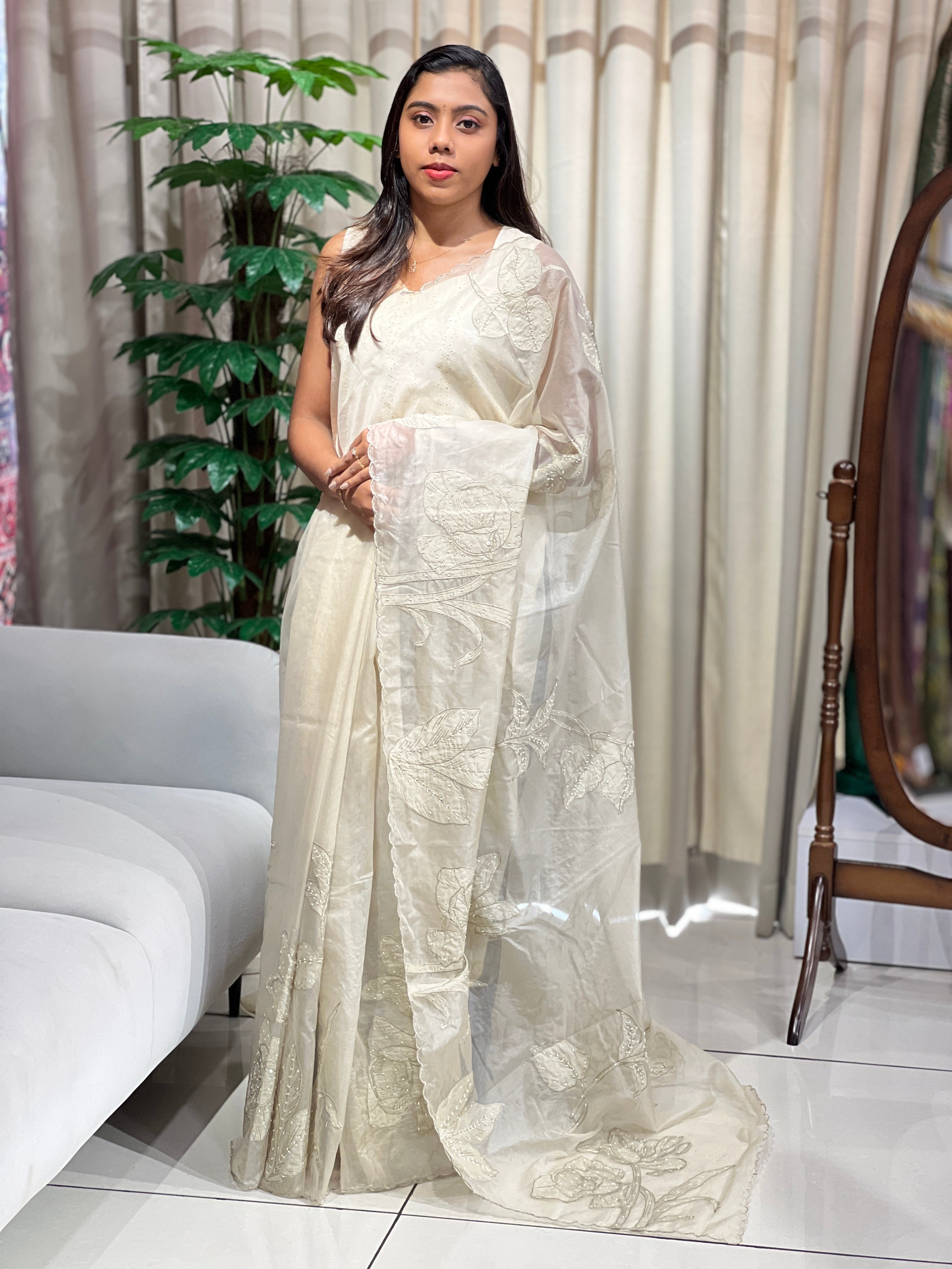 Floral Applique Patterned Organza Saree | MM339