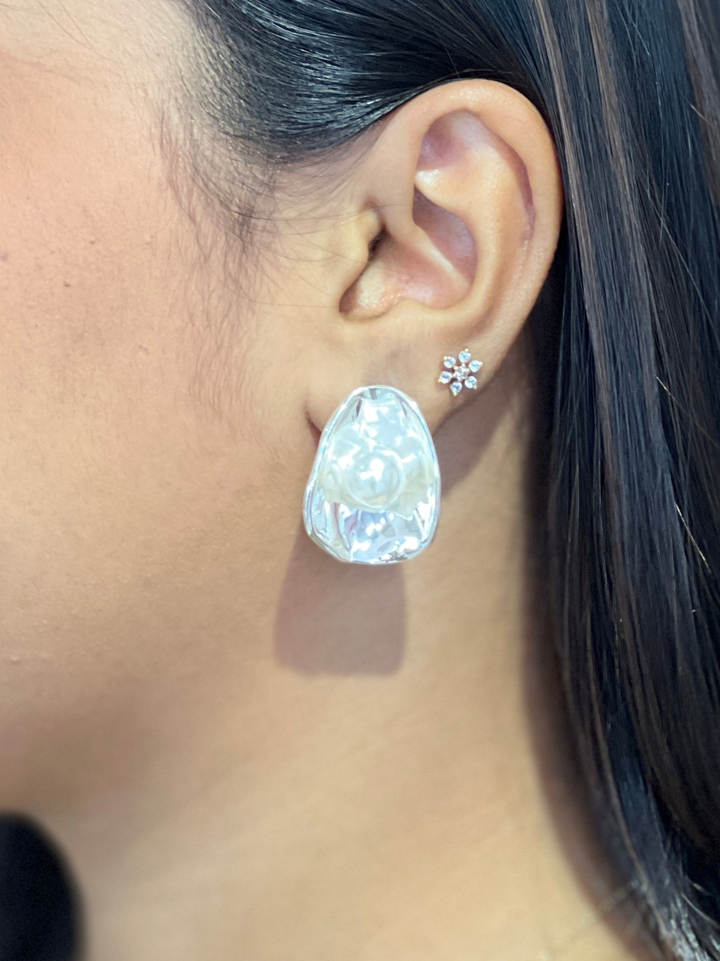 Silver Aura Pearl Earrings | JE133