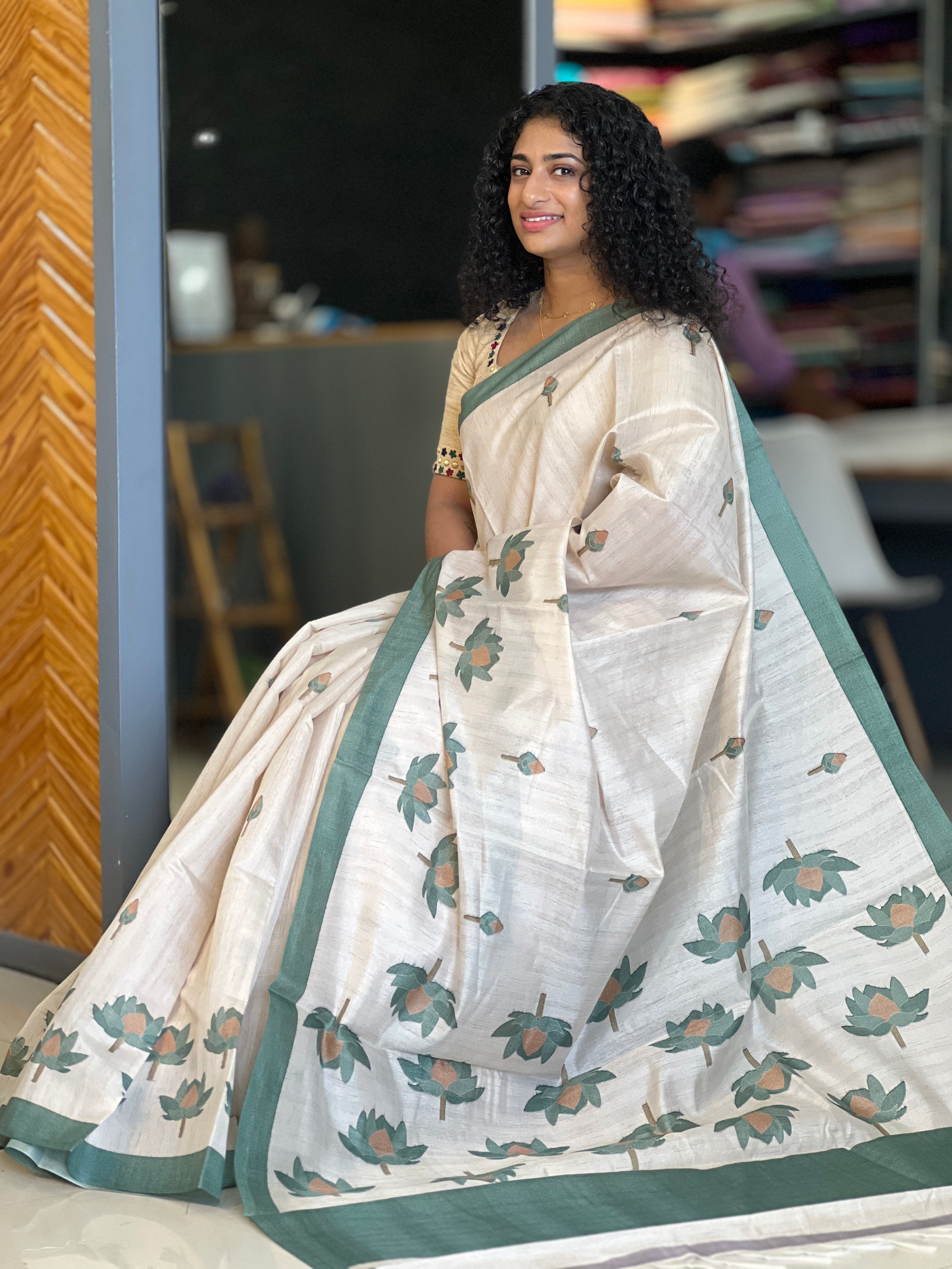 Floral Pattern Tussar Finish Saree | KSD141