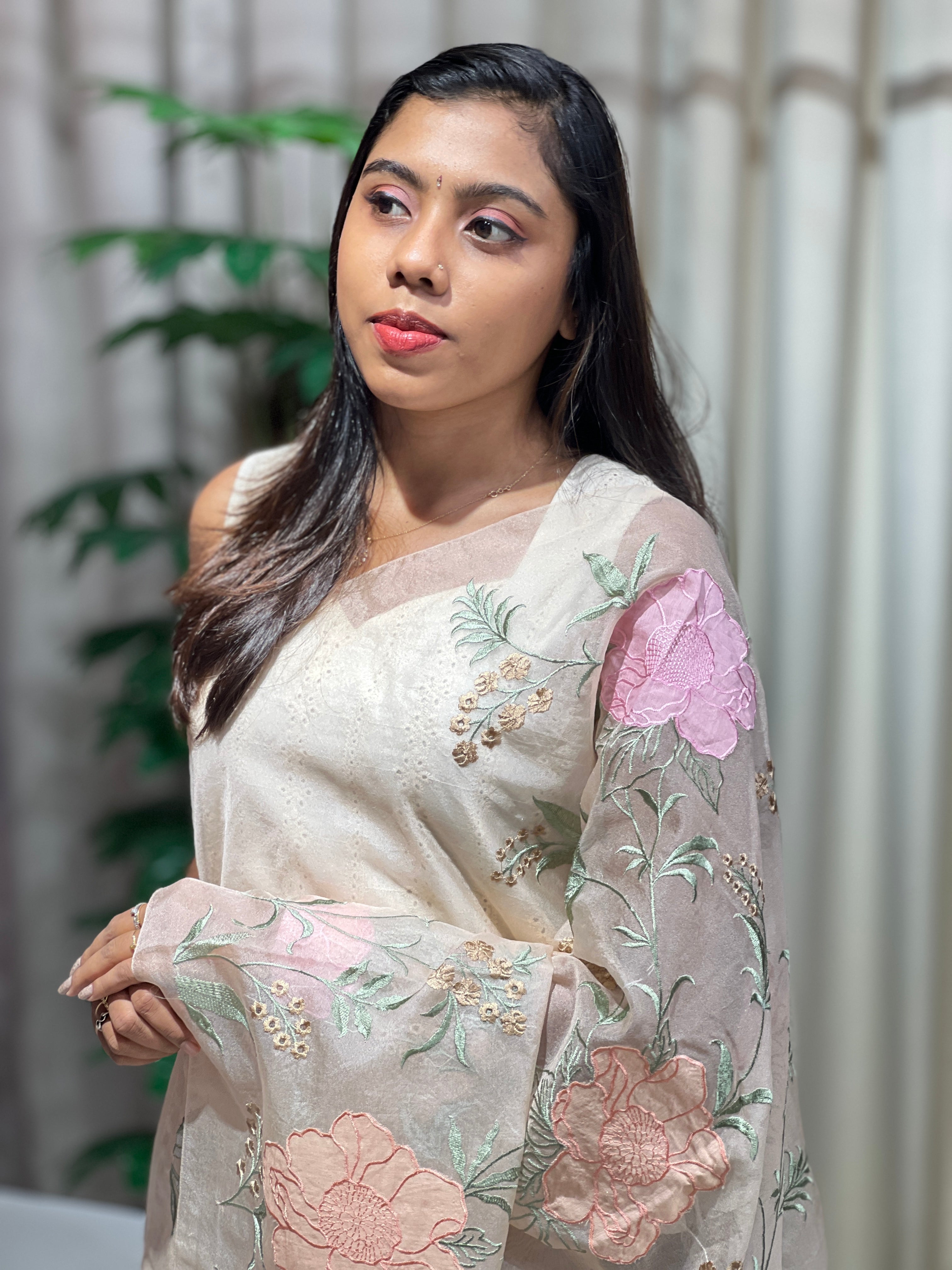 Floral Applique Patterned Organza Saree | MM340