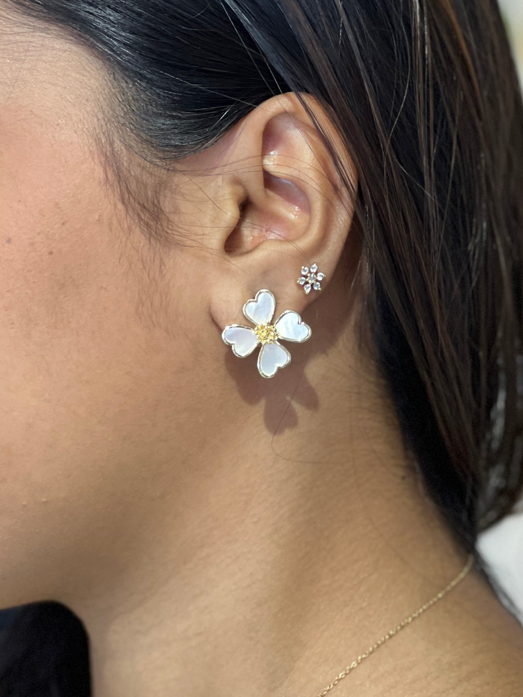 Ivory Blossom Stud Earrings | JE124