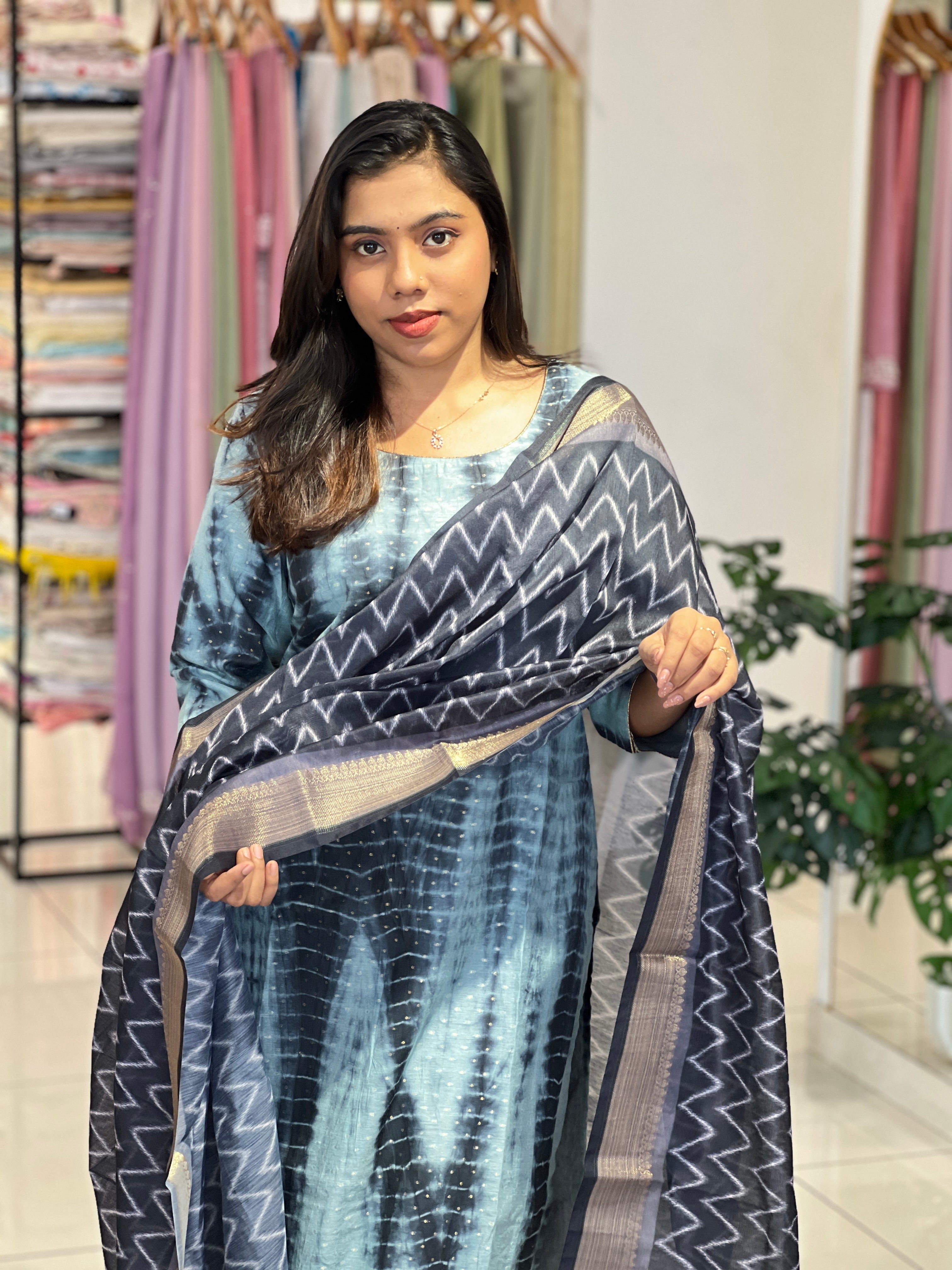 Buti Woven Pattern Chanderi Kurta Set | IHP178