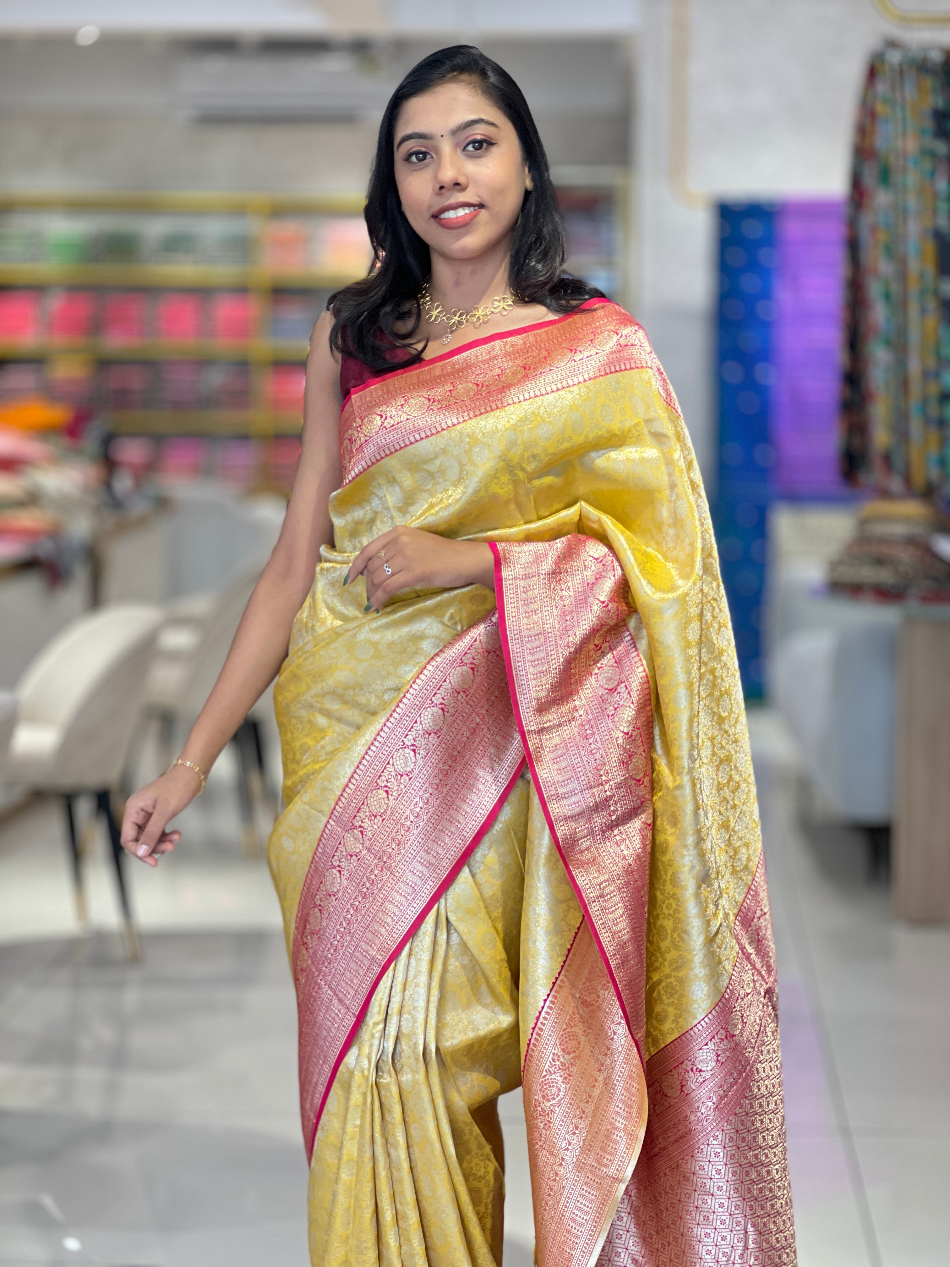 Zari Woven Floral Patterned Banarasi Silk Saree | KAC160