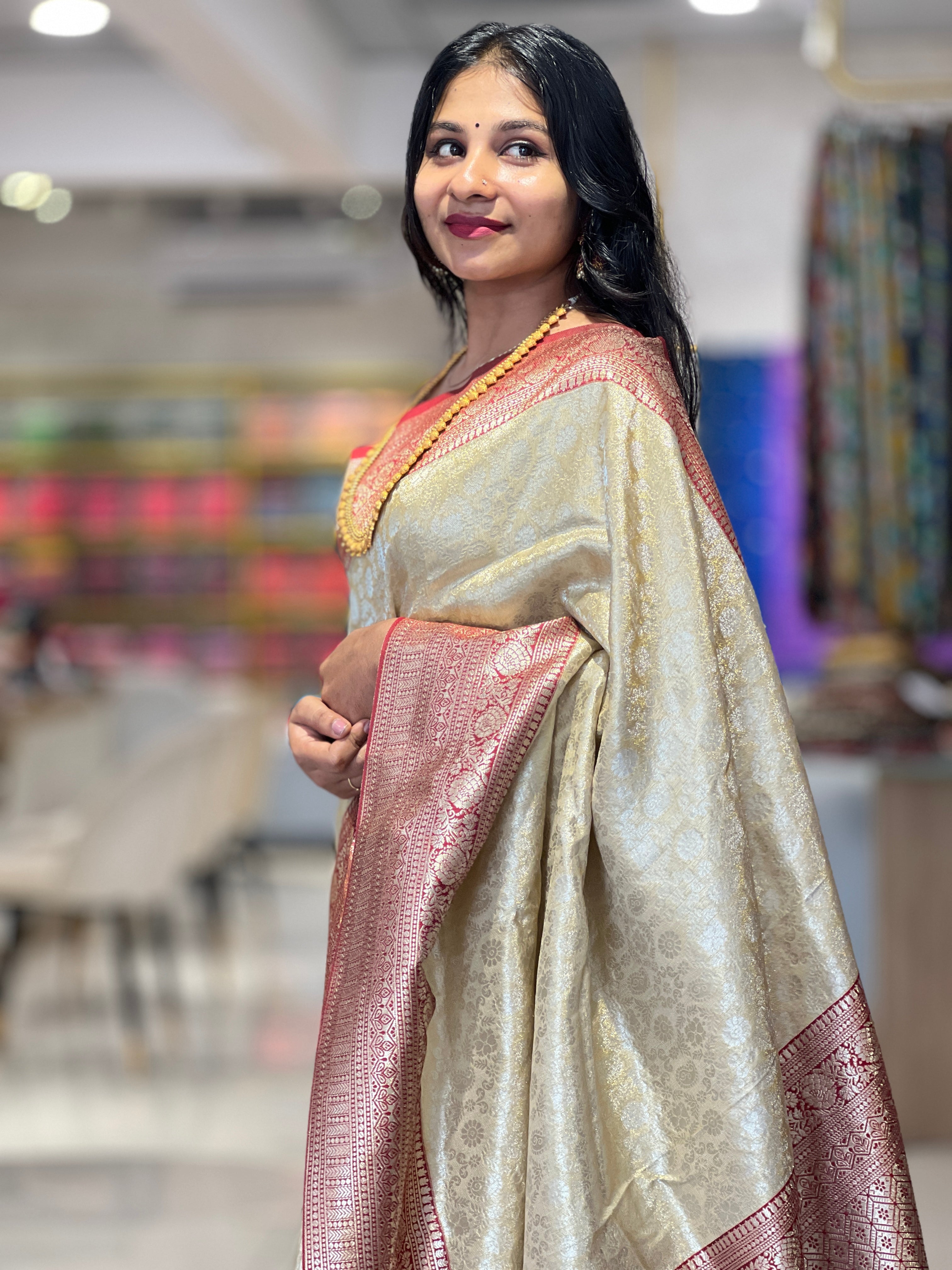 Zari Woven Floral Patterned Banarasi Silk Saree | KAC155