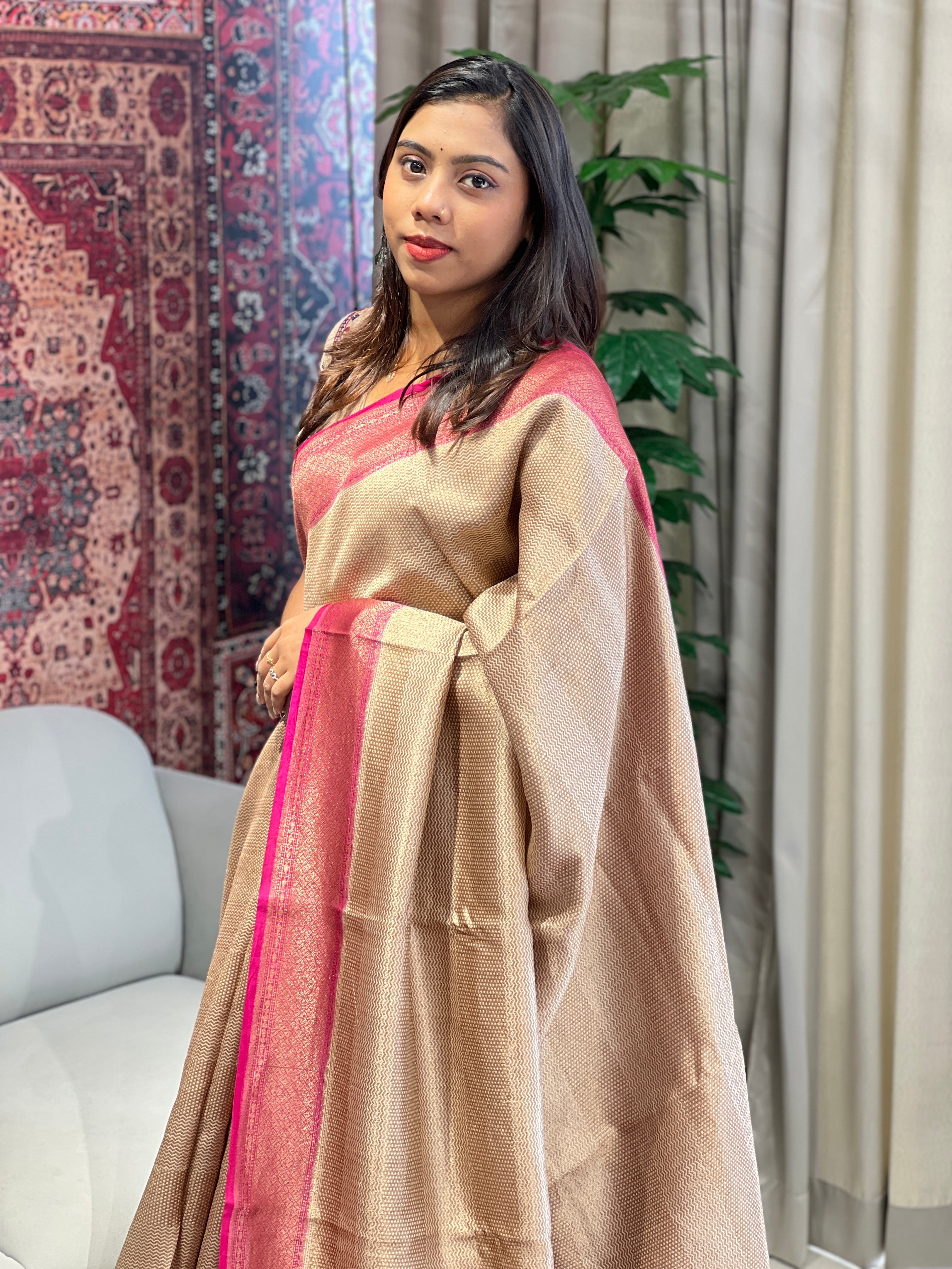 Zari And Thread Woven Tussar Banrasi Saree | YNG730