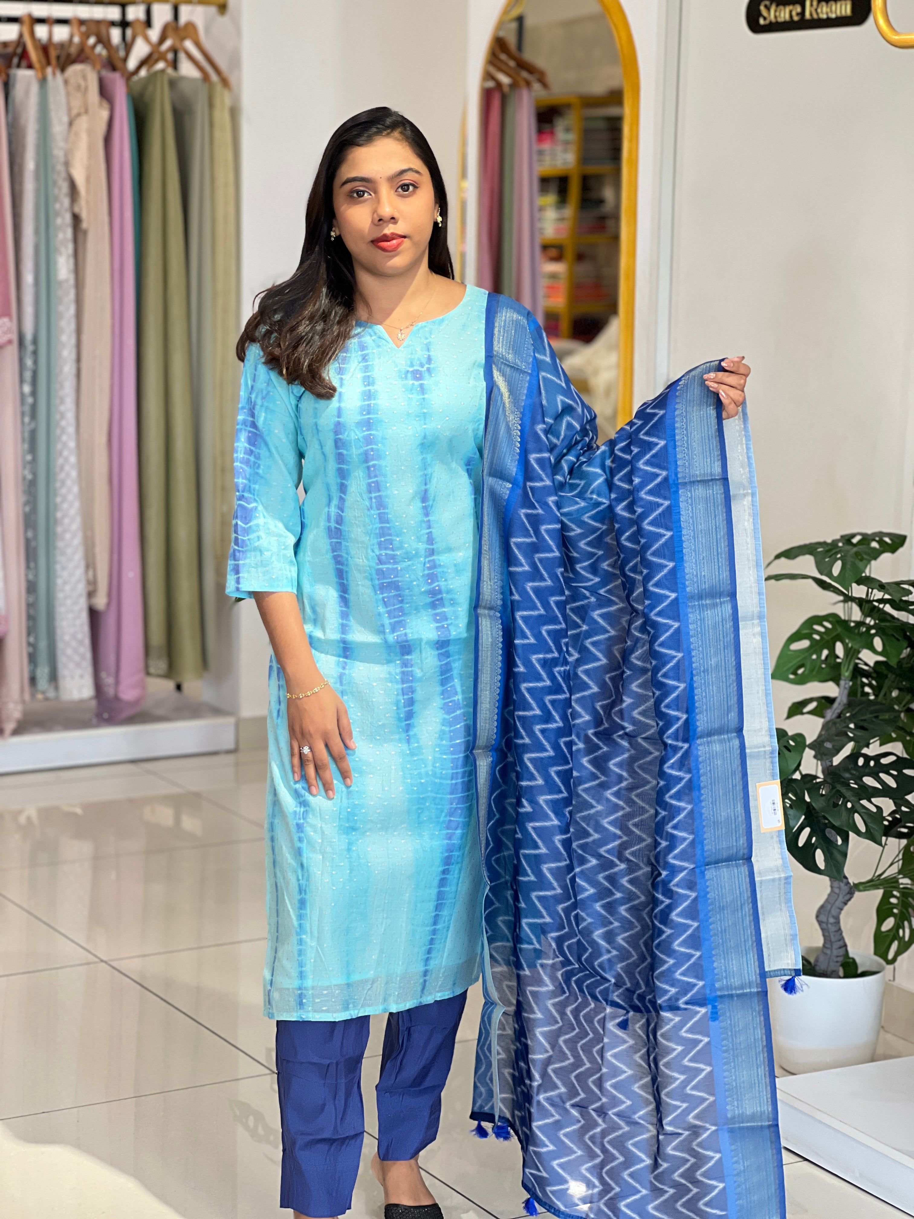 Buti Woven Pattern Chanderi Kurta Set | IHP112