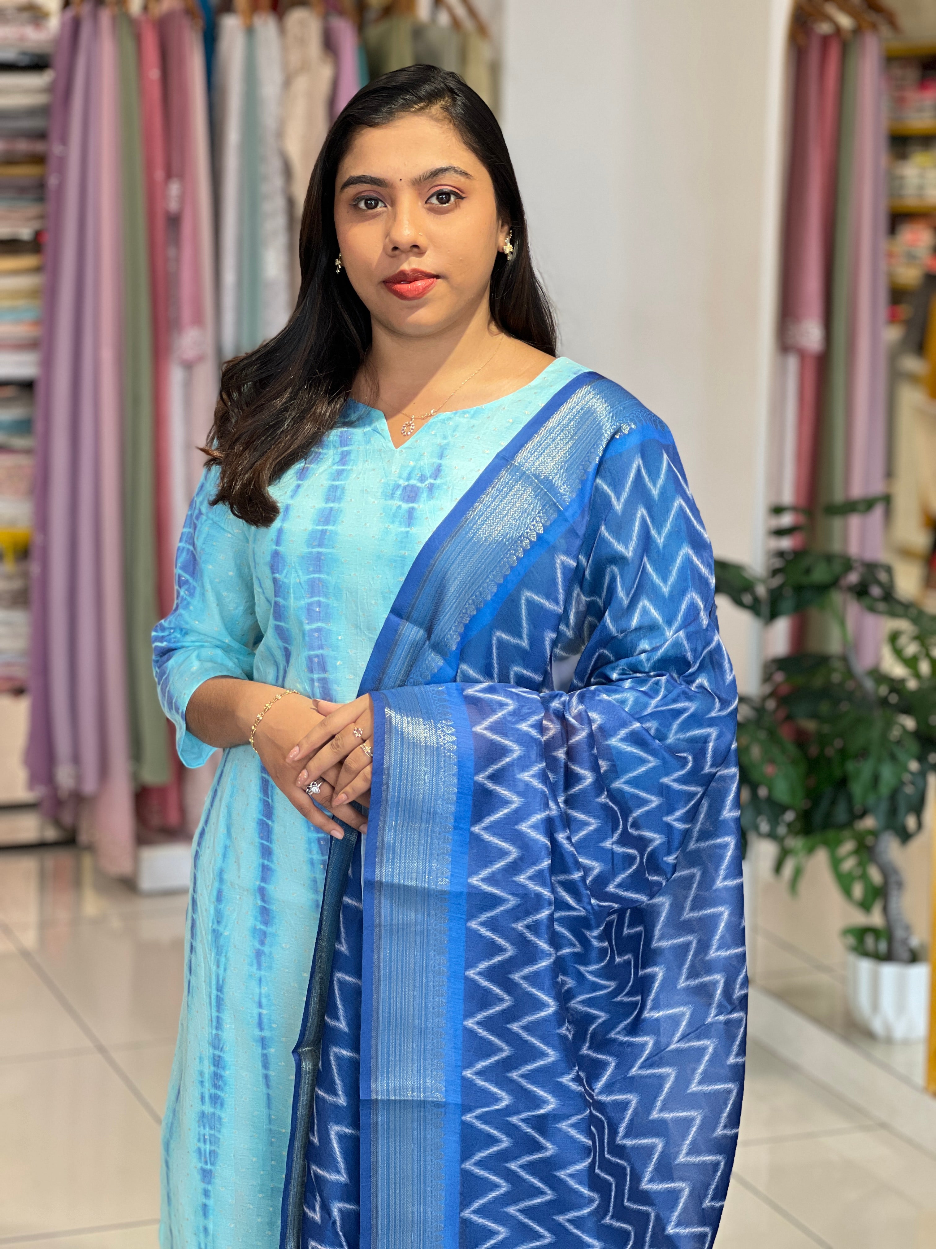 Buti Woven Pattern Chanderi Kurta Set | IHP112